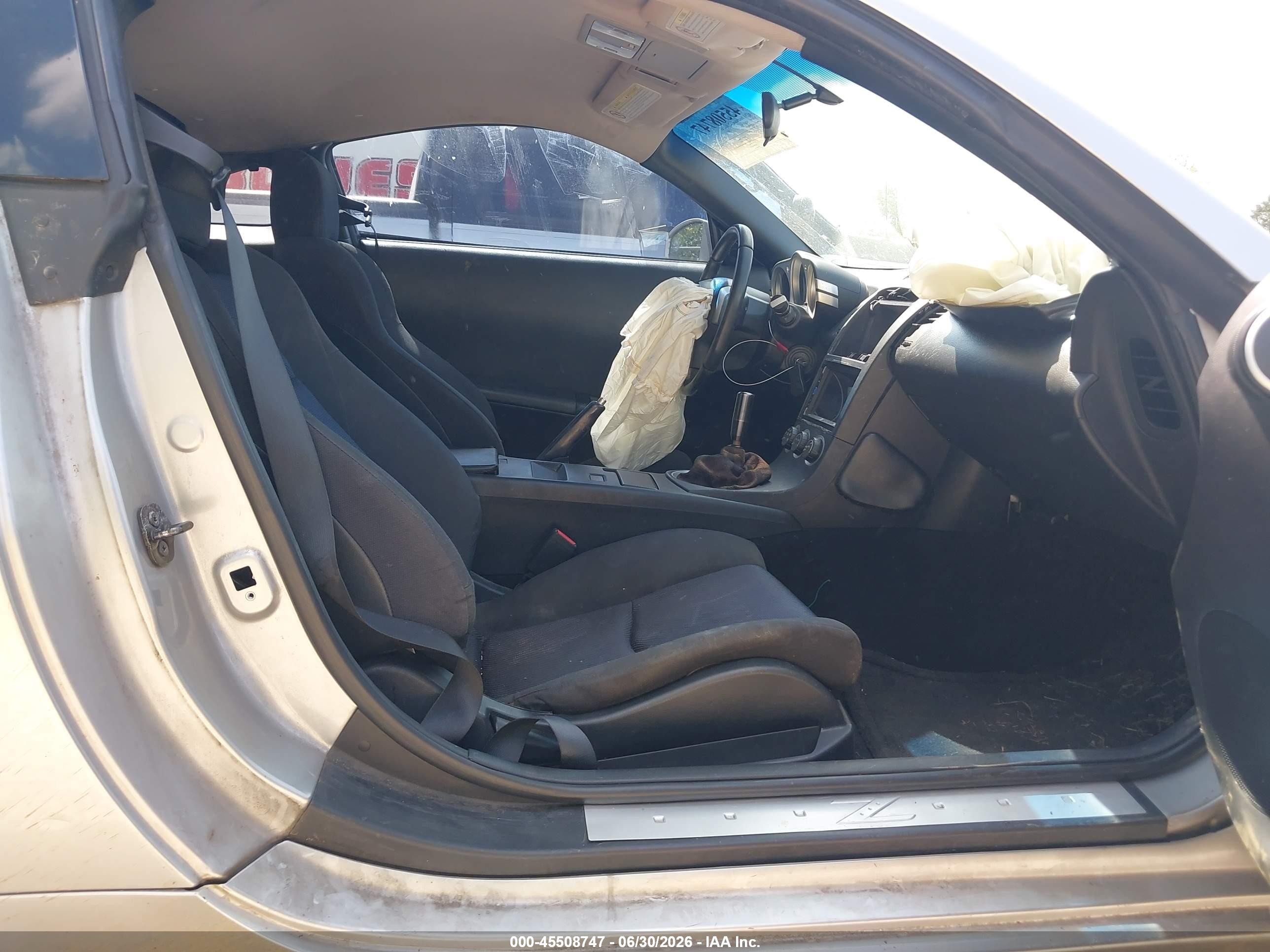 2004 Nissan 350z   Silver vin: JN1AZ34DX4T161360