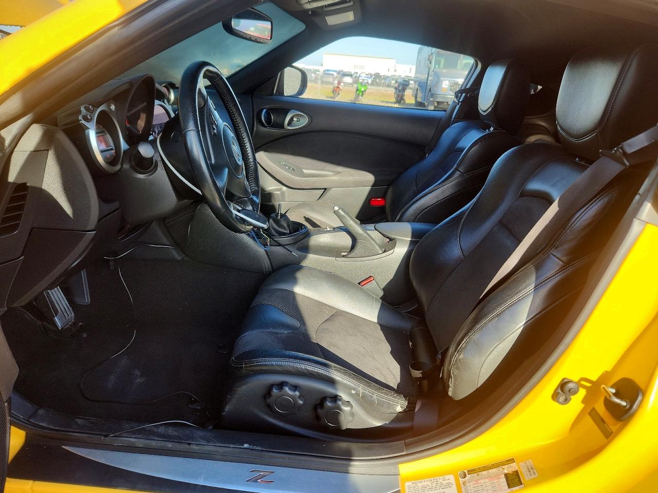 2009 Nissan 370z Base Yellow vin: JN1AZ44E19M402335