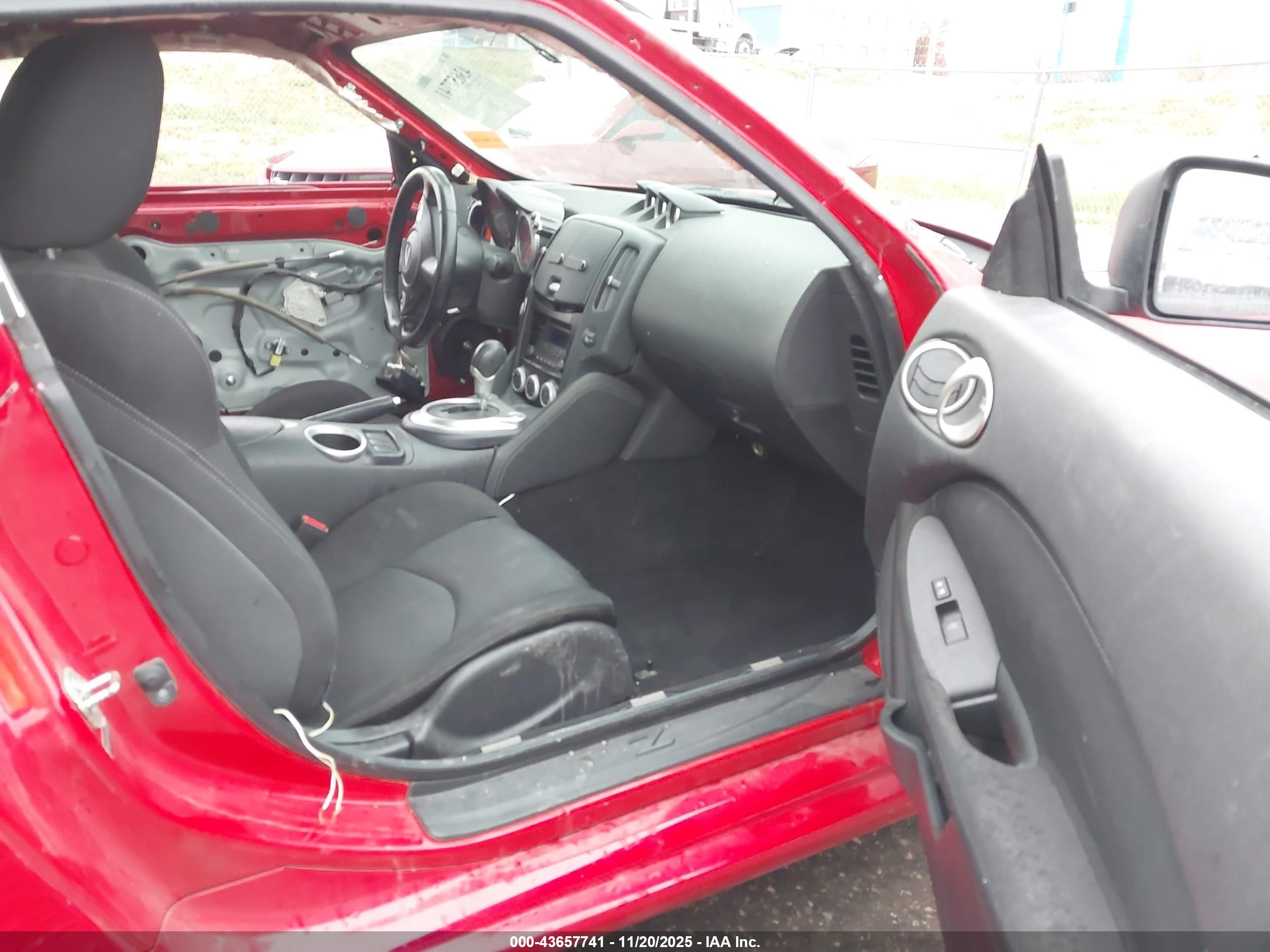 2015 Nissan 370z   Red vin: JN1AZ4EH4FM443353