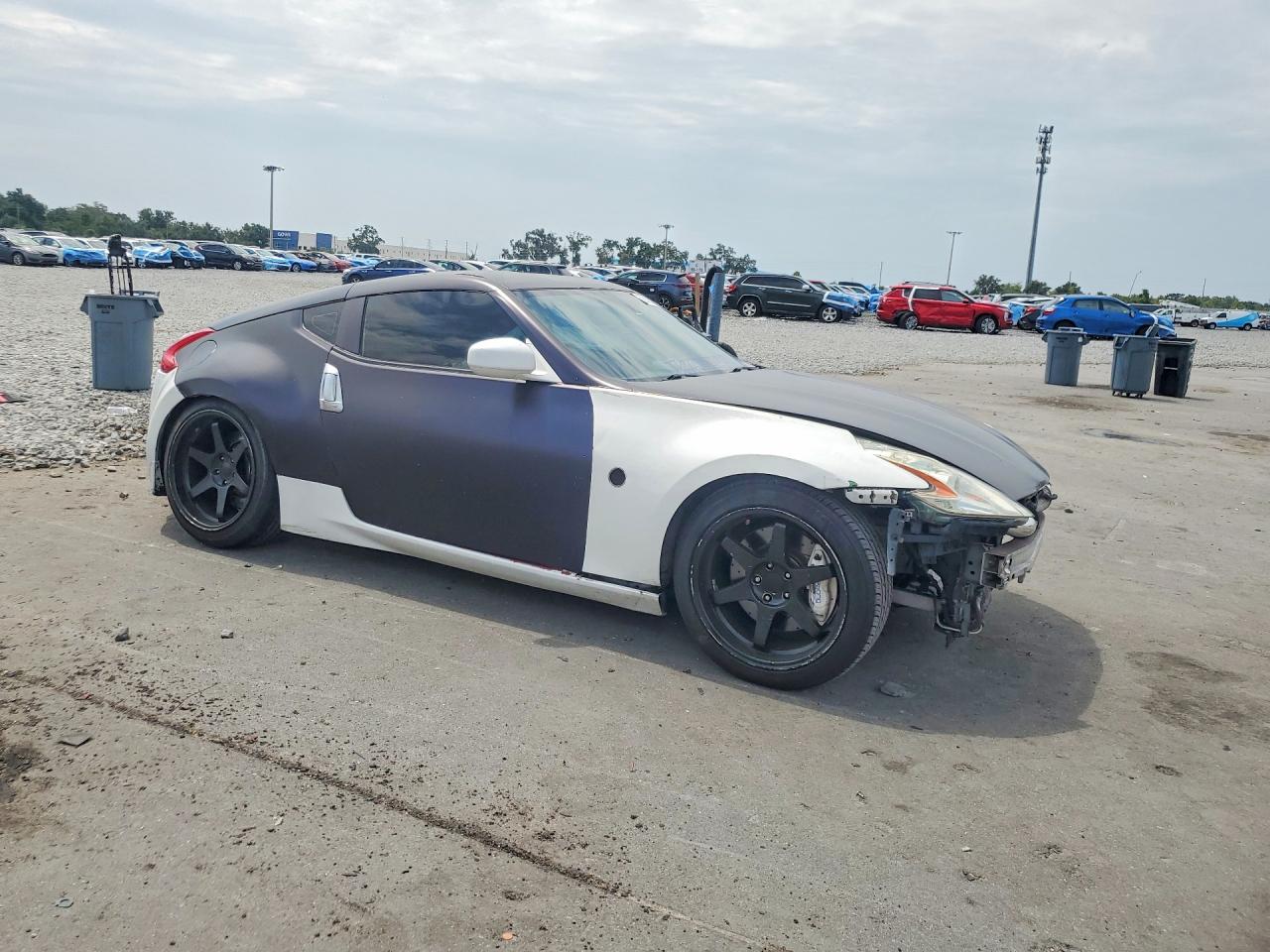 2013 Nissan 370z Base Two Tone vin: JN1AZ4EH5DM880372