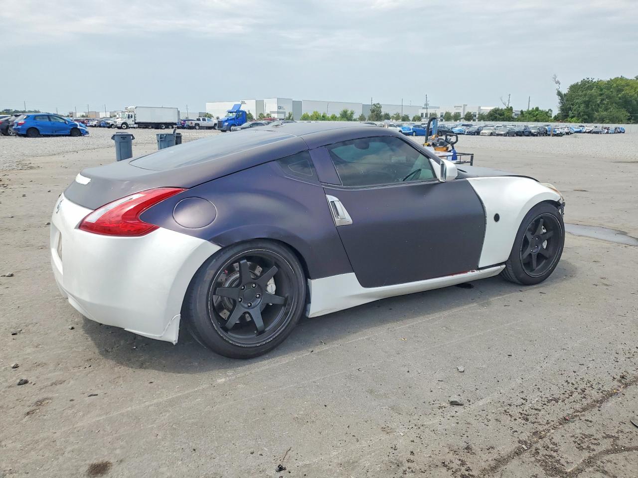 2013 Nissan 370z Base Two Tone vin: JN1AZ4EH5DM880372