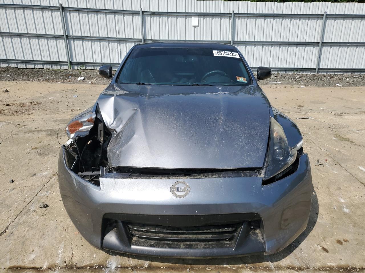2011 Nissan 370z Base Серебряный vin: JN1AZ4EH6BM551645