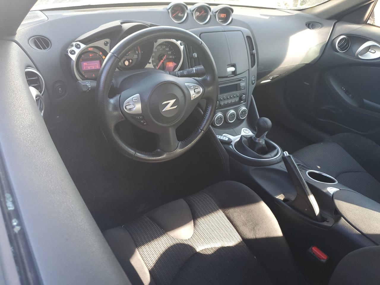 2017 Nissan 370z Base White vin: JN1AZ4EH8HM955202