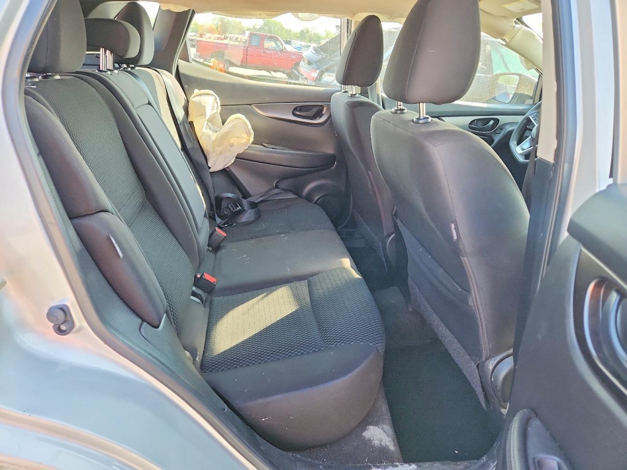 2021 Nissan Rogue Sport S Silver vin: JN1BJ1AV0MW321984