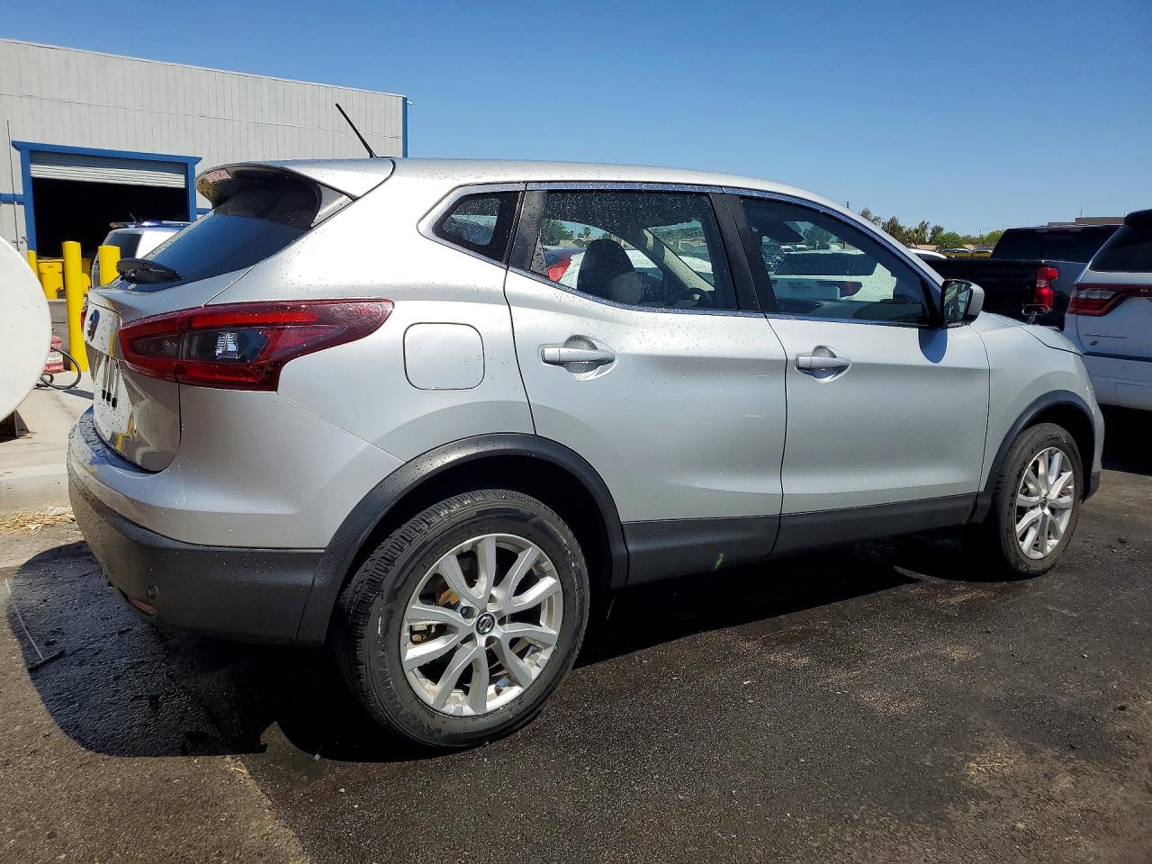 2021 Nissan Rogue Sport S Серебряный vin: JN1BJ1AV6MW561069