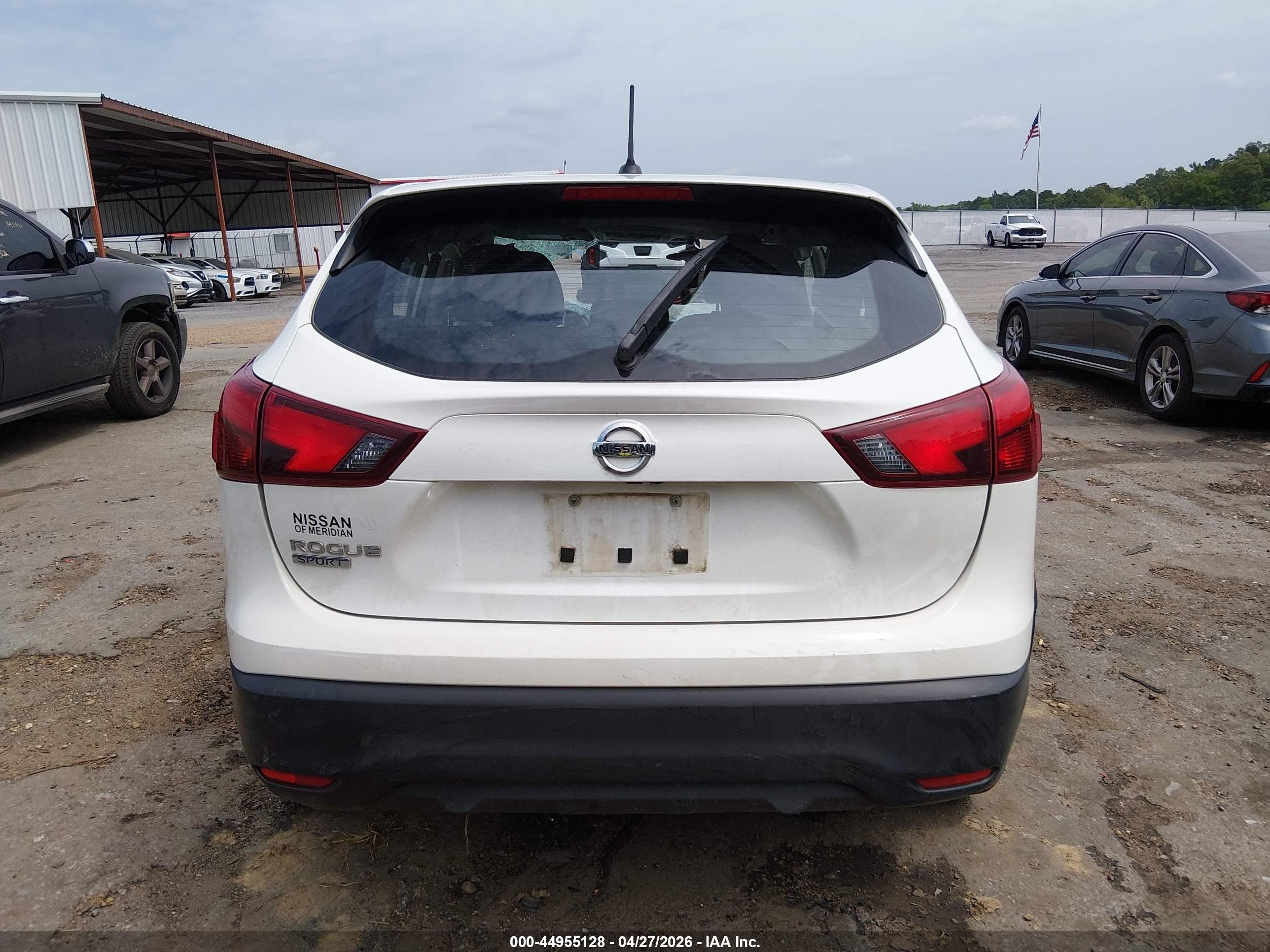 2018 Nissan Rogue Sport S Белый vin: JN1BJ1CP0JW150583