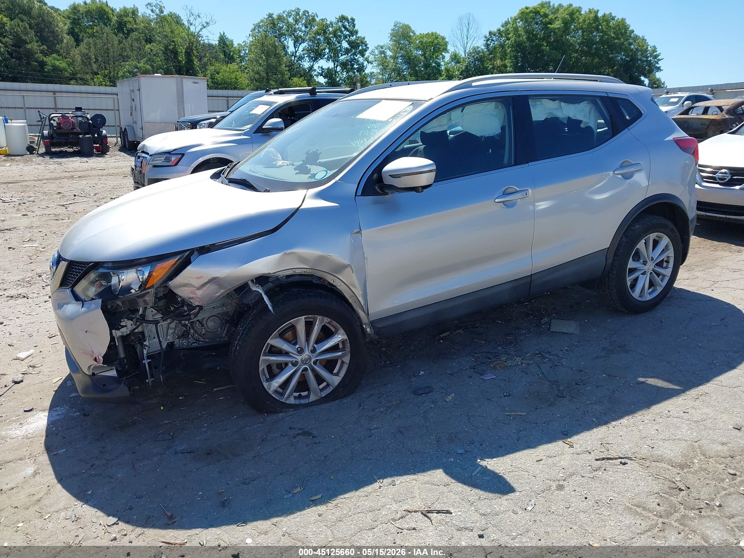 2017 Nissan Rogue Sport Sv Серебряный vin: JN1BJ1CP1HW024646