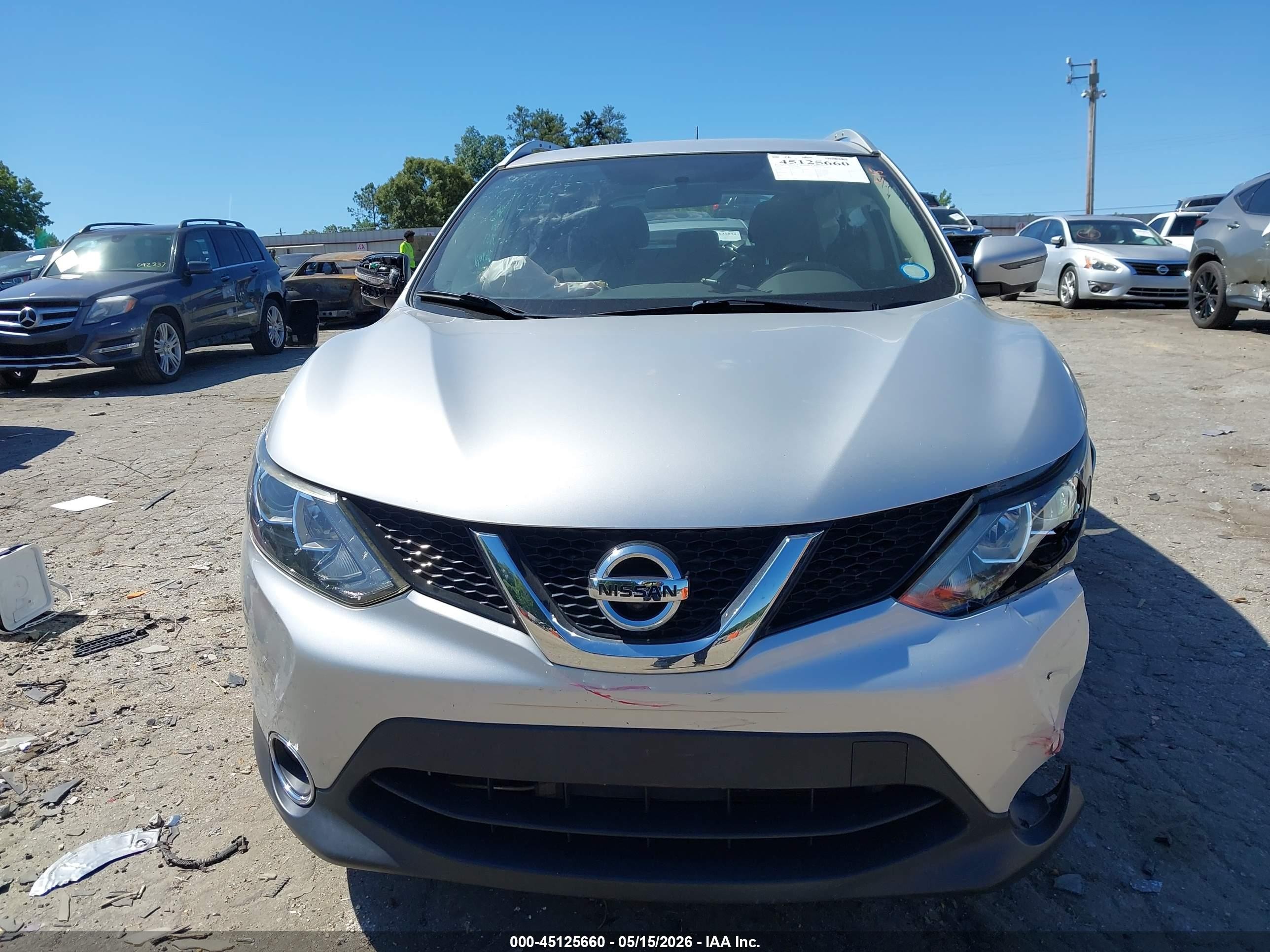 2017 Nissan Rogue Sport Sv Серебряный vin: JN1BJ1CP1HW024646