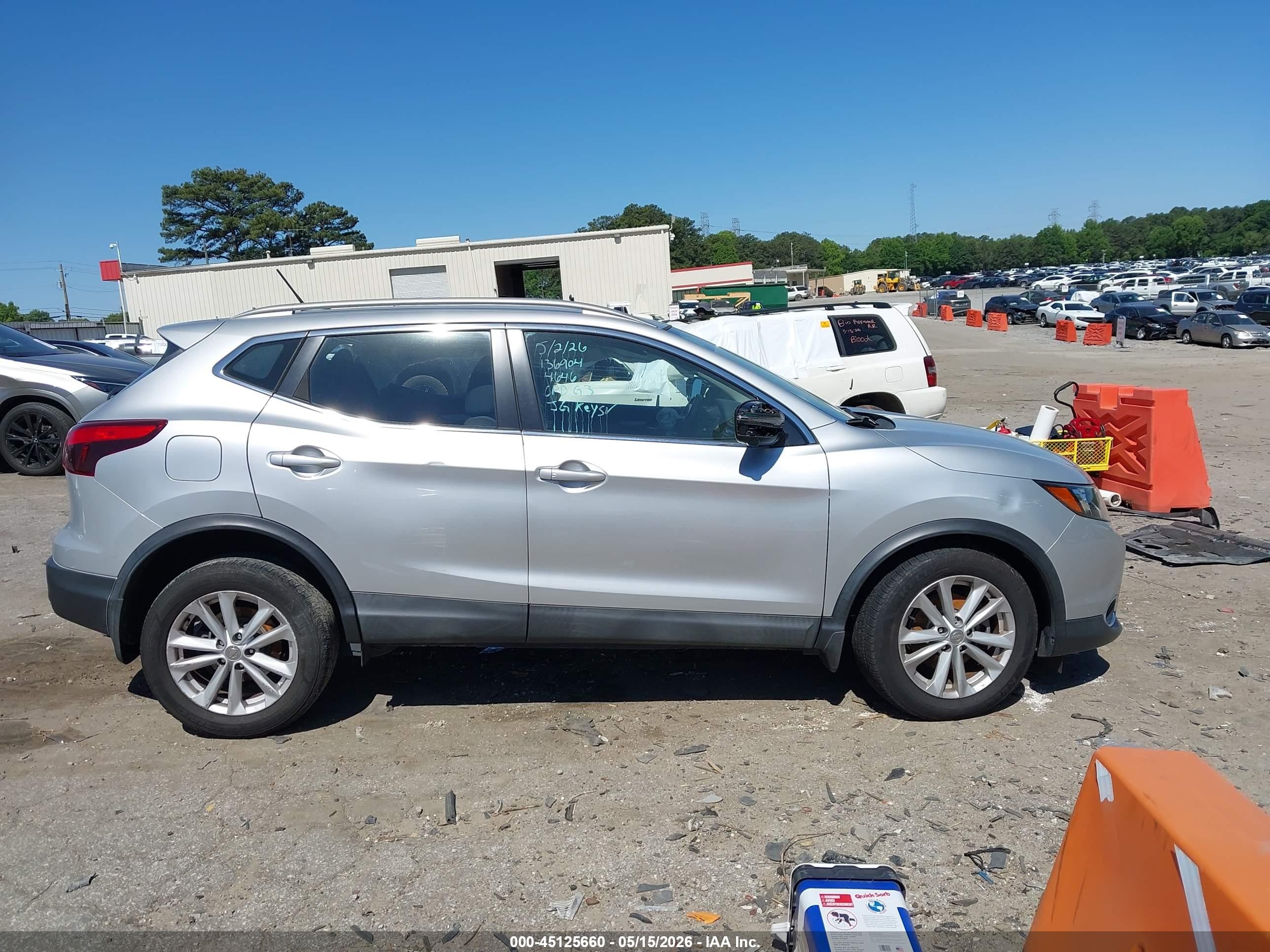 2017 Nissan Rogue Sport Sv Серебряный vin: JN1BJ1CP1HW024646