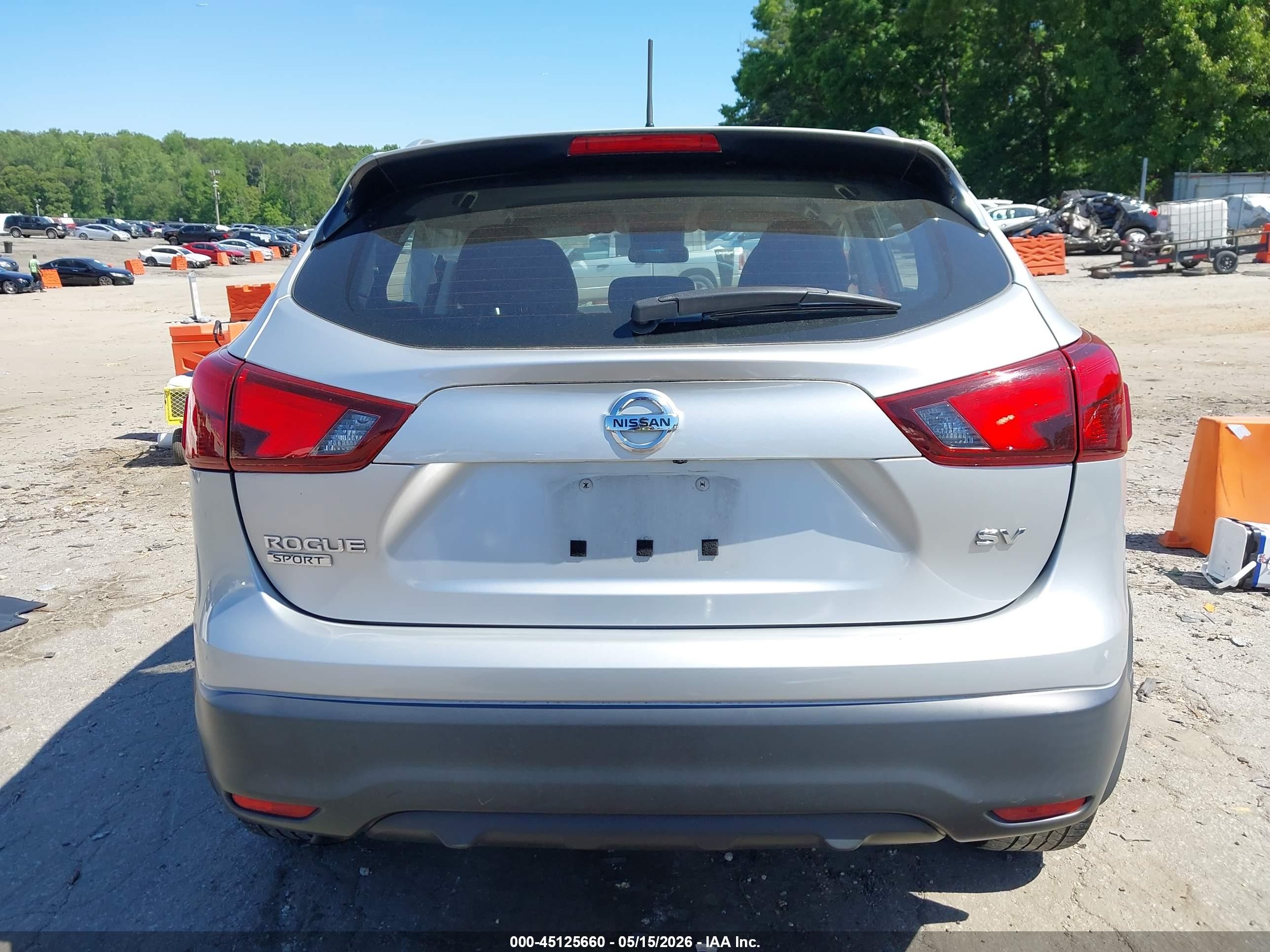 2017 Nissan Rogue Sport Sv Серебряный vin: JN1BJ1CP1HW024646