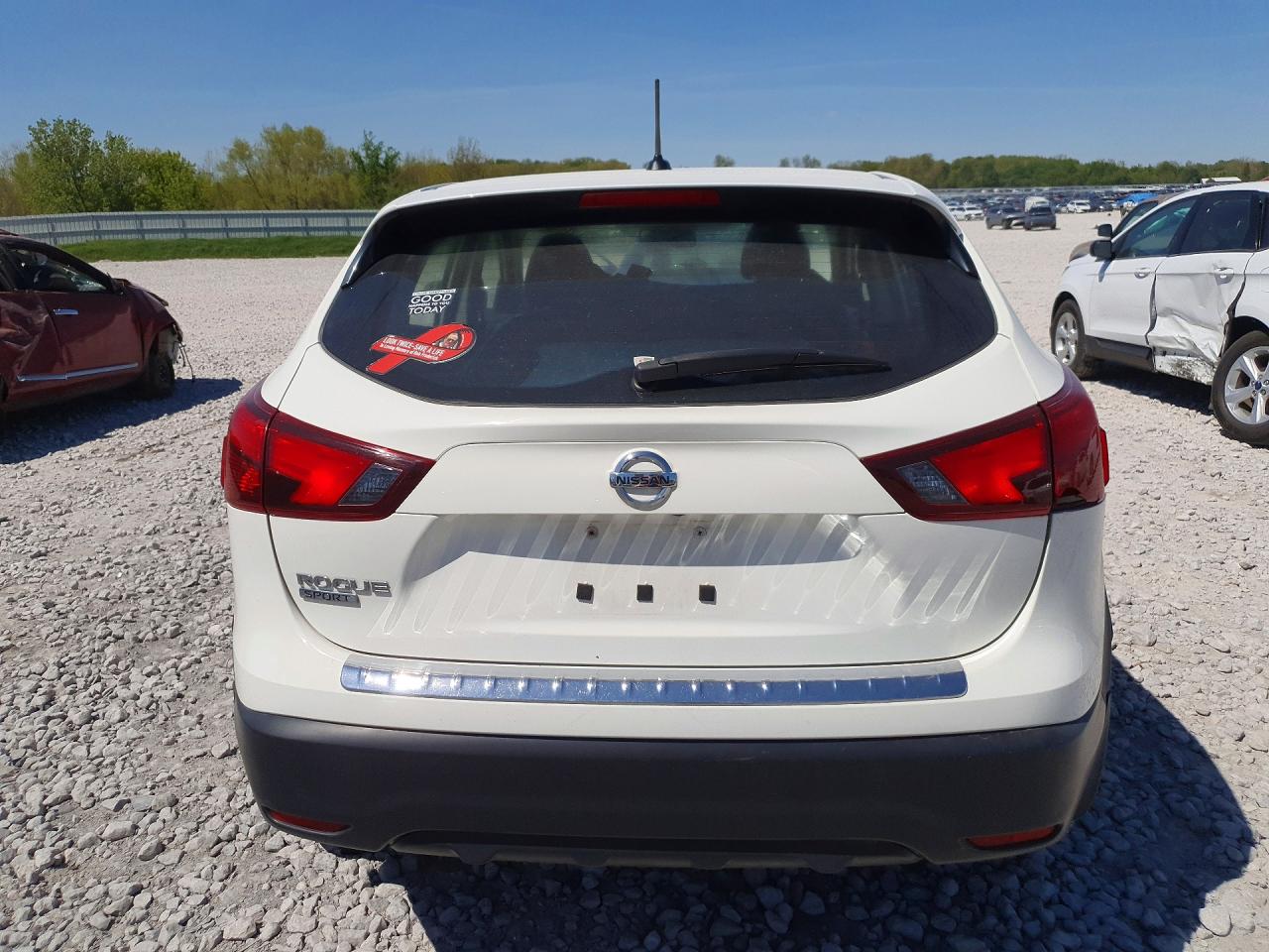 2017 Nissan Rogue Sport S White vin: JN1BJ1CP2HW022159