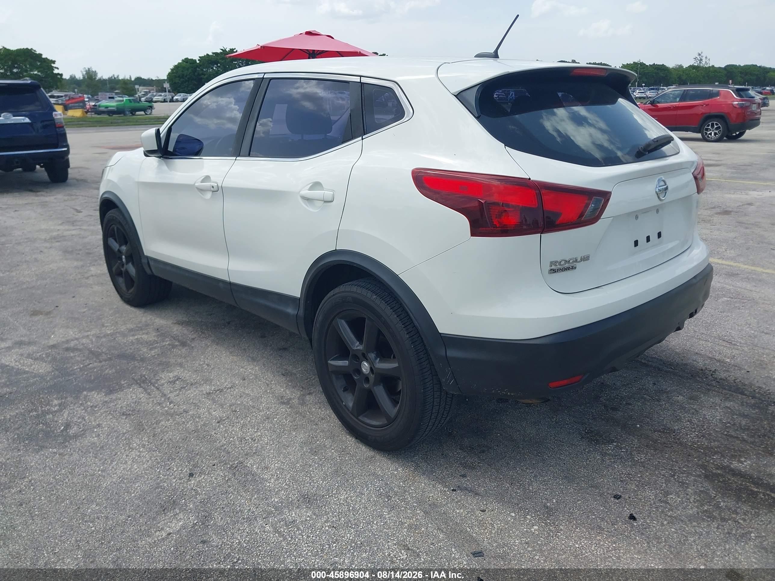 2019 Nissan Rogue Sport S White vin: JN1BJ1CP2KW221302