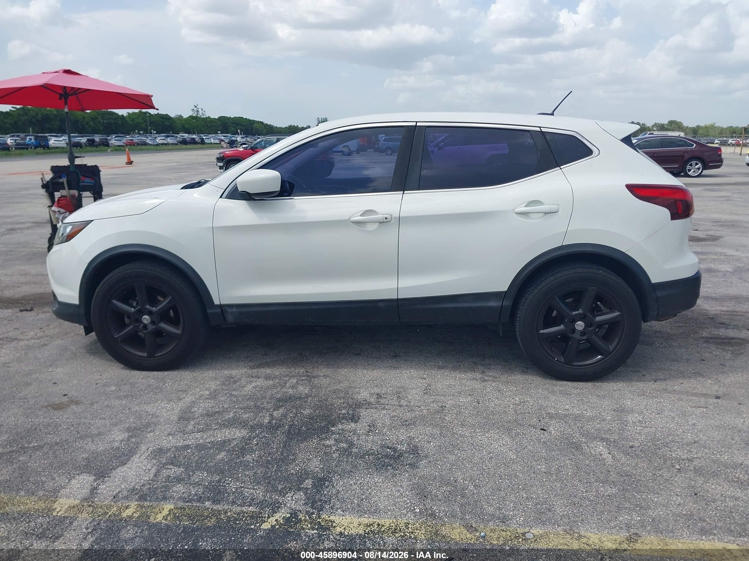 2019 Nissan Rogue Sport S White vin: JN1BJ1CP2KW221302