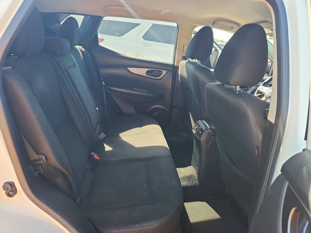 2019 Nissan Rogue Sport S White vin: JN1BJ1CP2KW244353