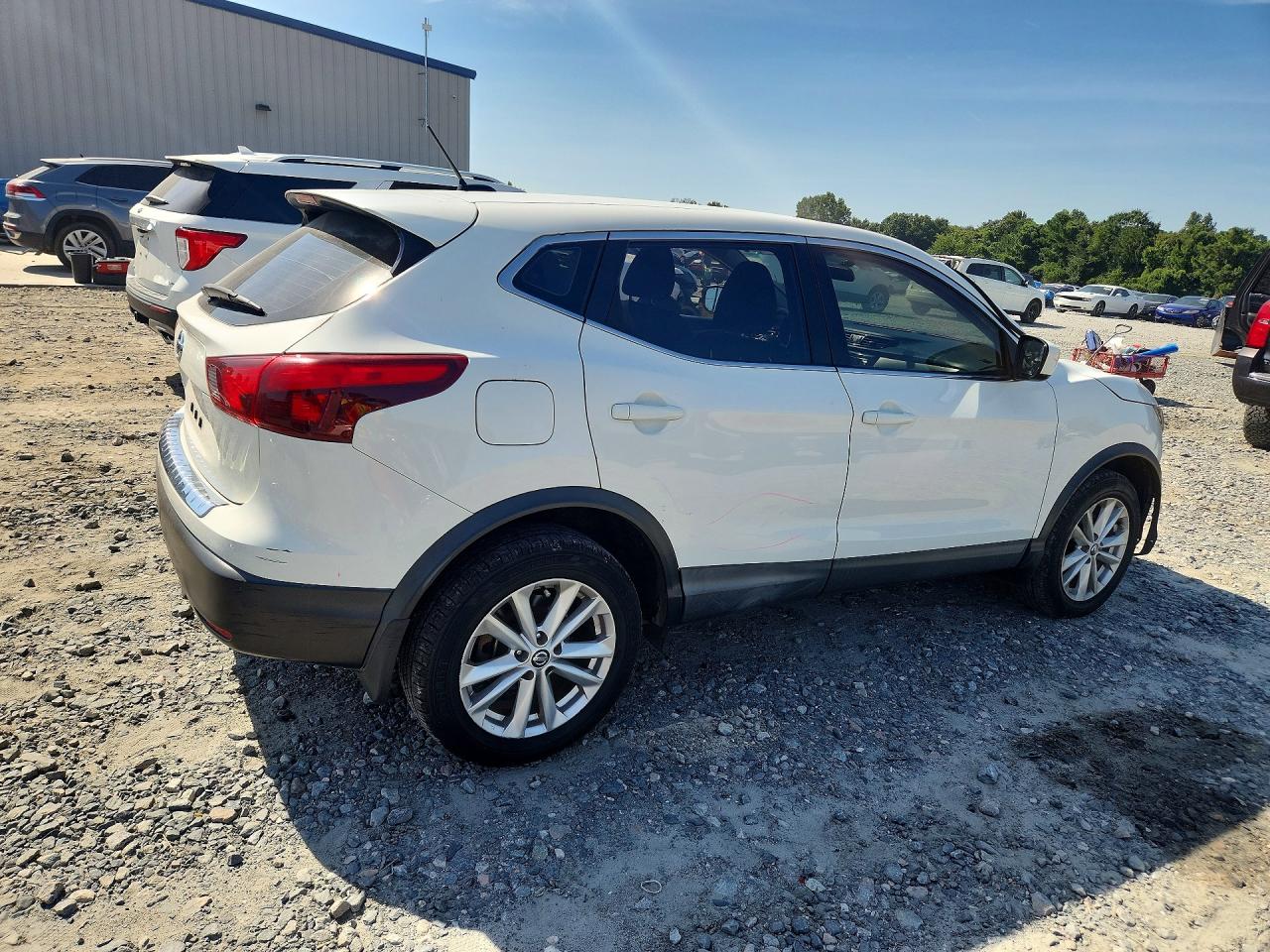 2019 Nissan Rogue Sport S White vin: JN1BJ1CP2KW244353