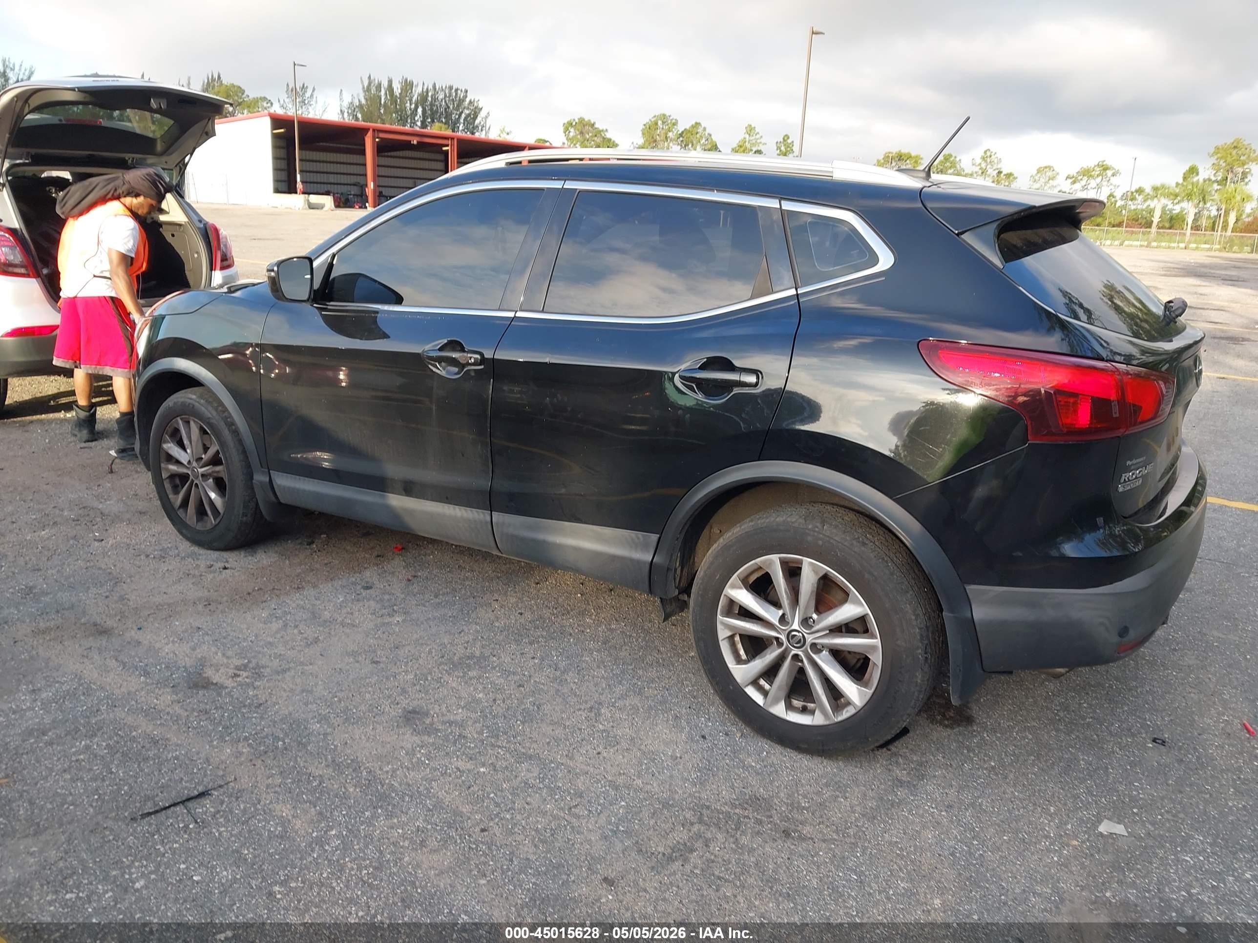 2019 Nissan Rogue Sport Sv Черный vin: JN1BJ1CP3KW220028