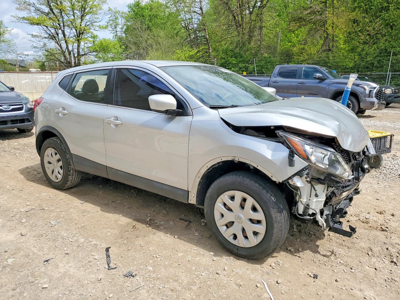 2019 Nissan Rogue Sport S Серебряный vin: JN1BJ1CP4KW240238