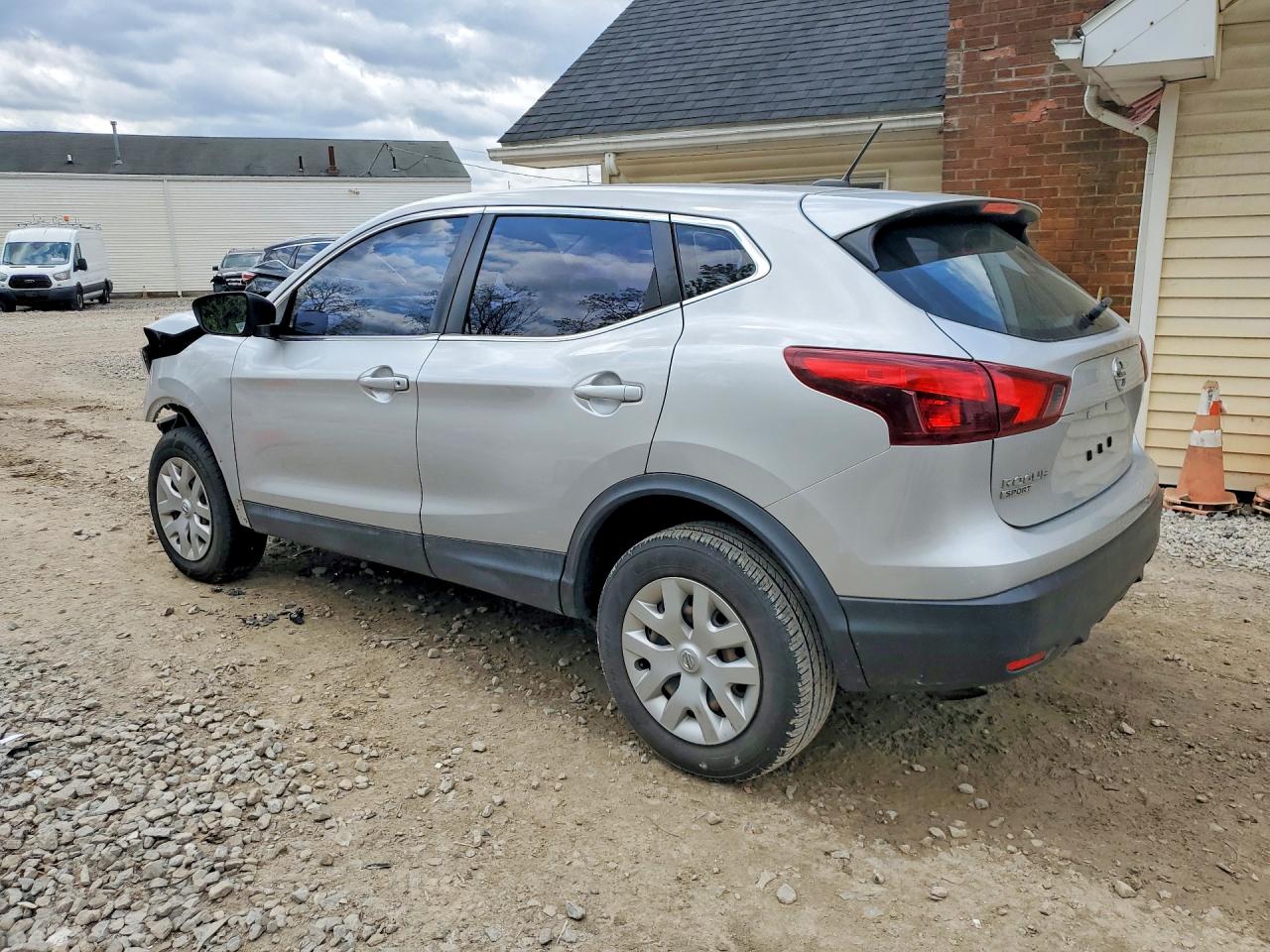 2019 Nissan Rogue Sport S Серебряный vin: JN1BJ1CP4KW240238
