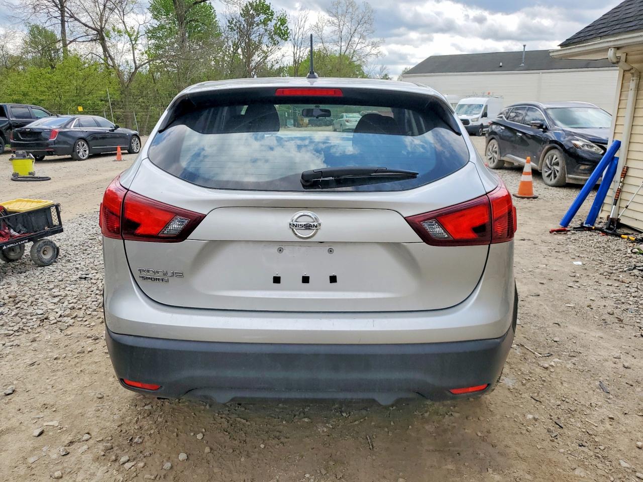 2019 Nissan Rogue Sport S Серебряный vin: JN1BJ1CP4KW240238
