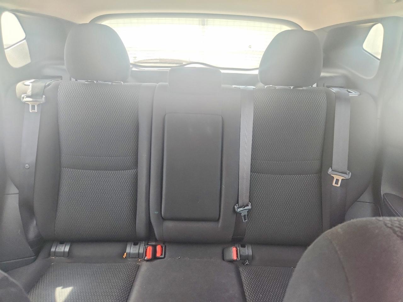 2018 Nissan Rogue Sport S White vin: JN1BJ1CP5JW188178