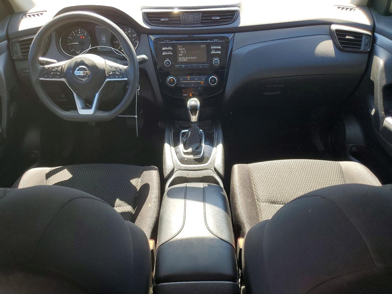2017 Nissan Rogue Sport S Серебряный vin: JN1BJ1CP6HW017269