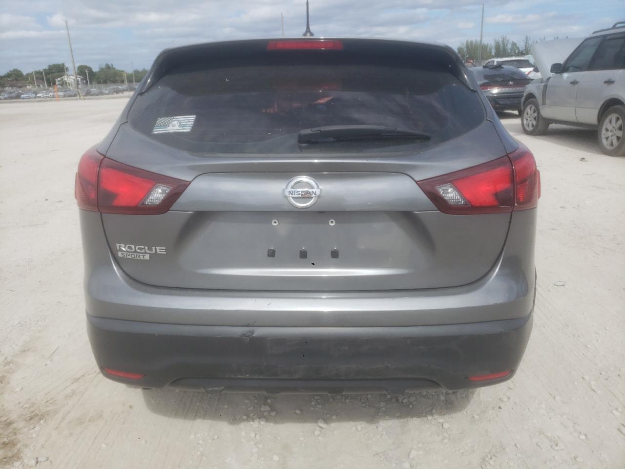 2019 Nissan Rogue Sport Gray vin: JN1BJ1CP8KW526027