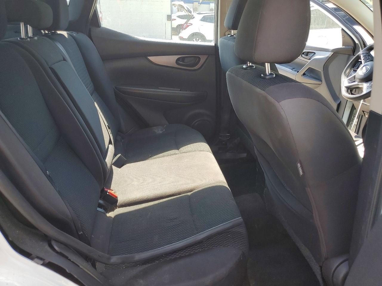2018 Nissan Rogue Sport S White vin: JN1BJ1CPXJW181985