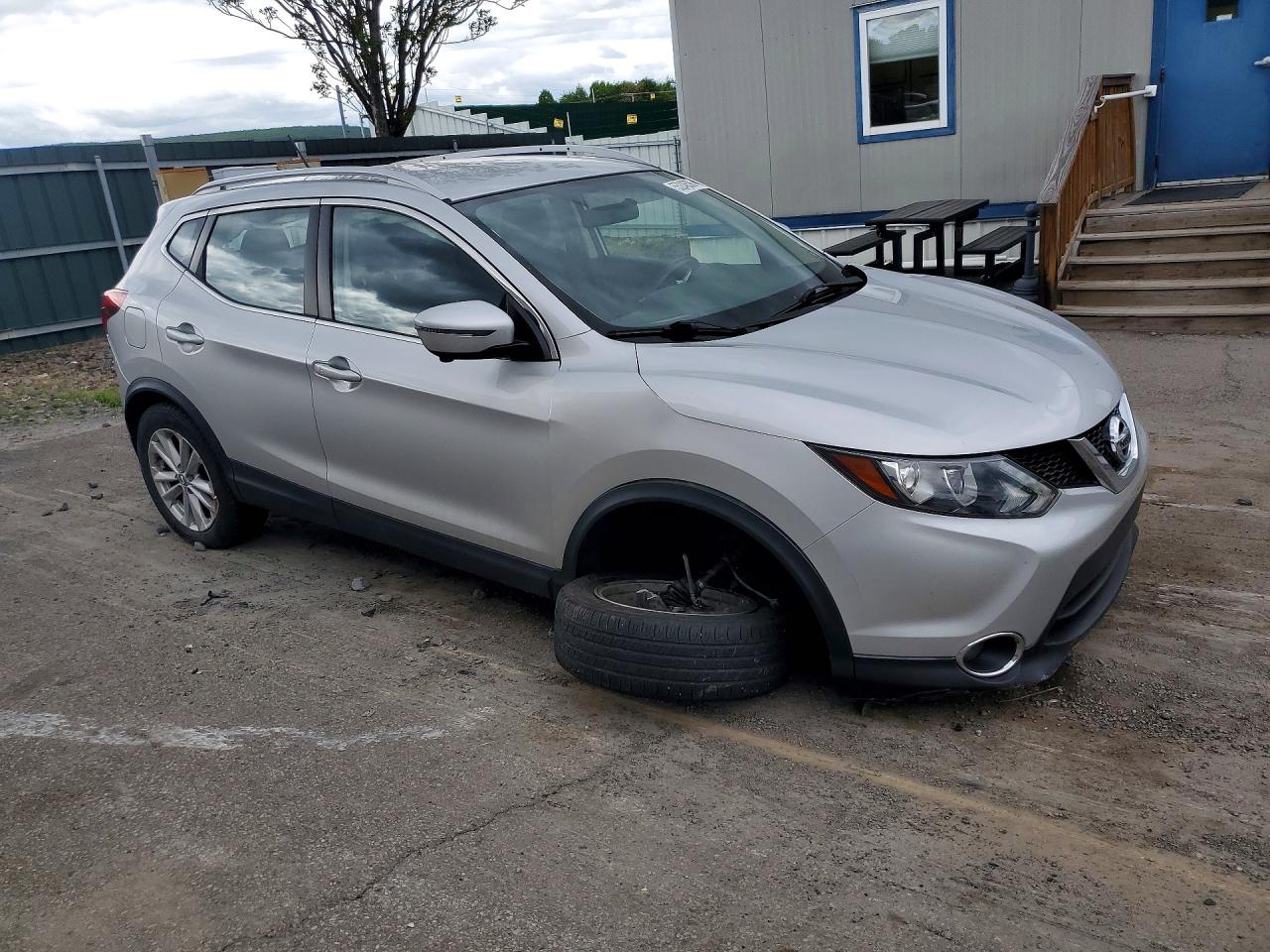 2017 Nissan Rogue Sport Sv Серебряный vin: JN1BJ1CR2HW143159