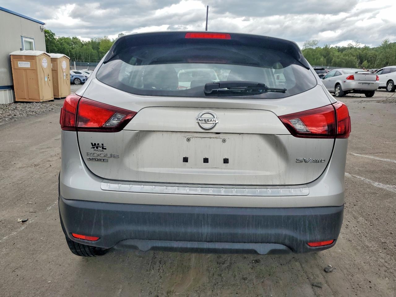 2017 Nissan Rogue Sport Sv Серебряный vin: JN1BJ1CR2HW143159