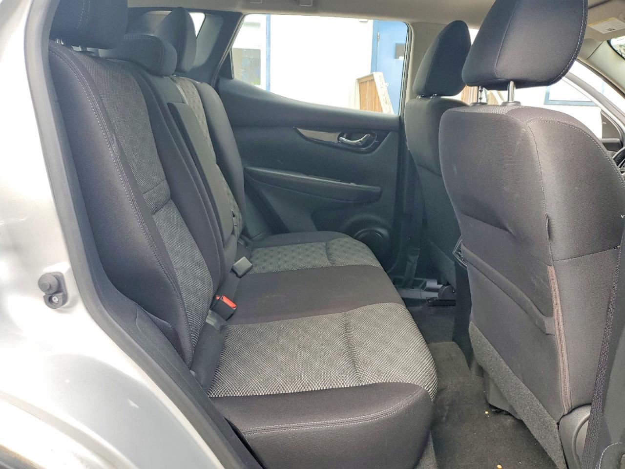2017 Nissan Rogue Sport Sv Серебряный vin: JN1BJ1CR2HW143159