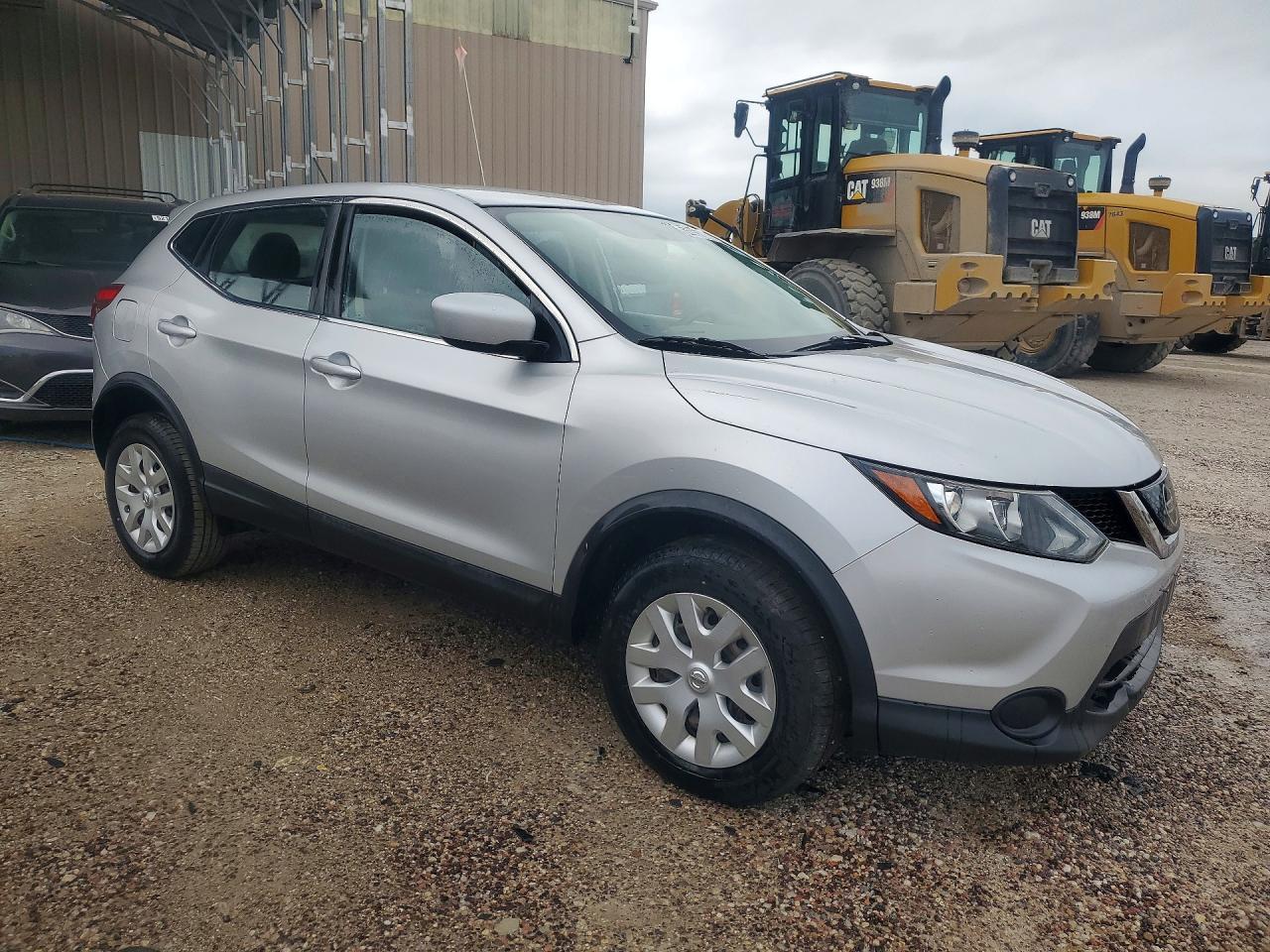 2018 Nissan Rogue Sport S Серебряный vin: JN1BJ1CR5JW262829
