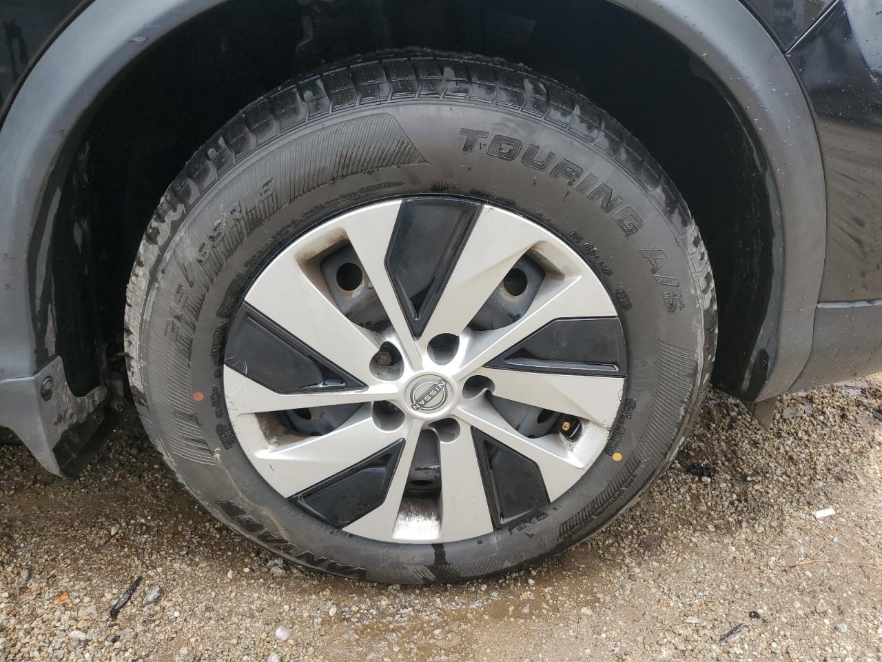 2020 Nissan Rogue Sport S Черный vin: JN1BJ1CV0LW282504 Damage: Right Front Wheel Cover, Curb Rash, > 12 Inches