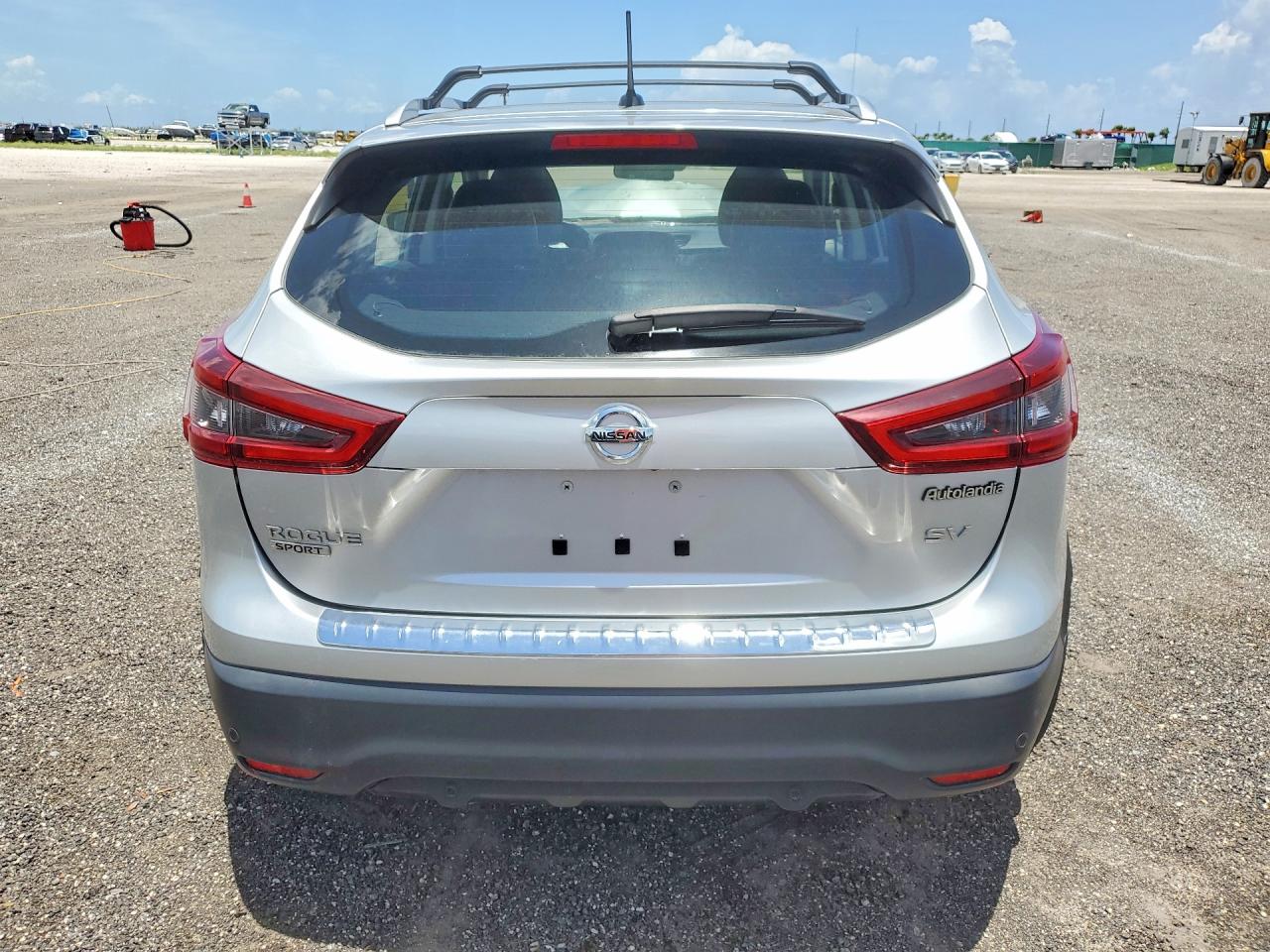 2020 Nissan Rogue Sport Sv Серебряный vin: JN1BJ1CV8LW548500