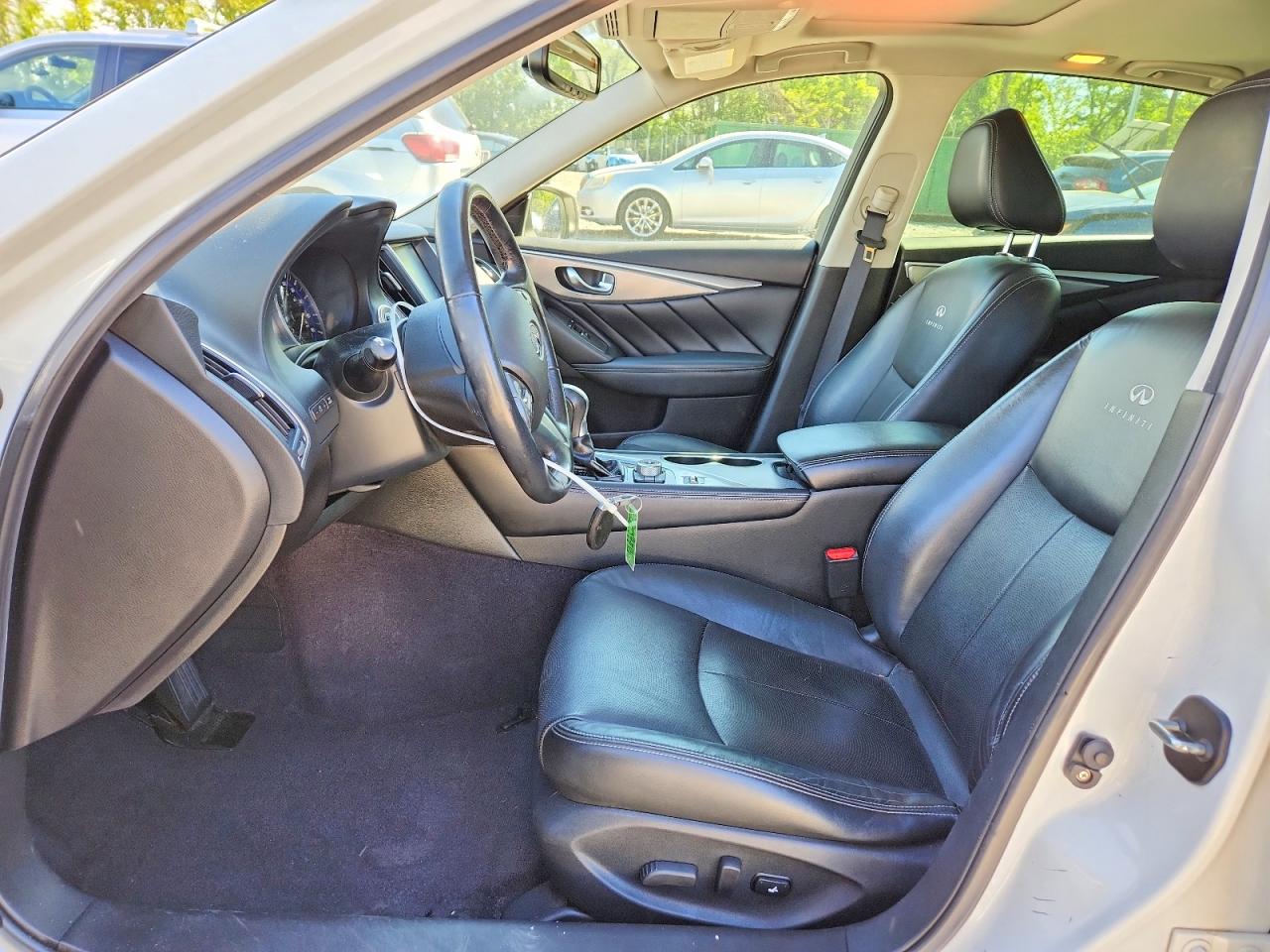 2014 Infiniti Q50 Base White vin: JN1BV7AP0EM675252