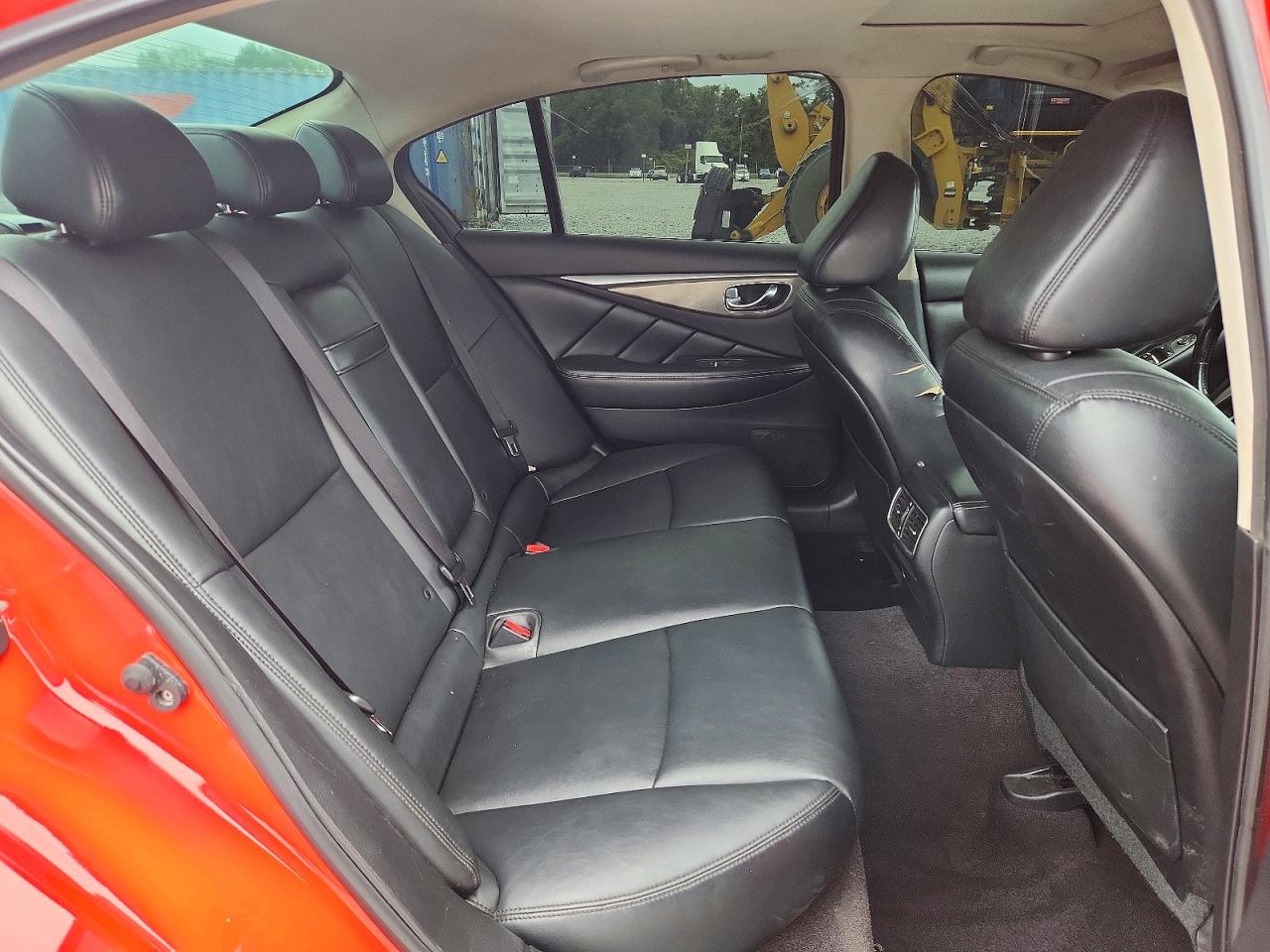 2015 Infiniti Q50 Base Red vin: JN1BV7AP0FM337772