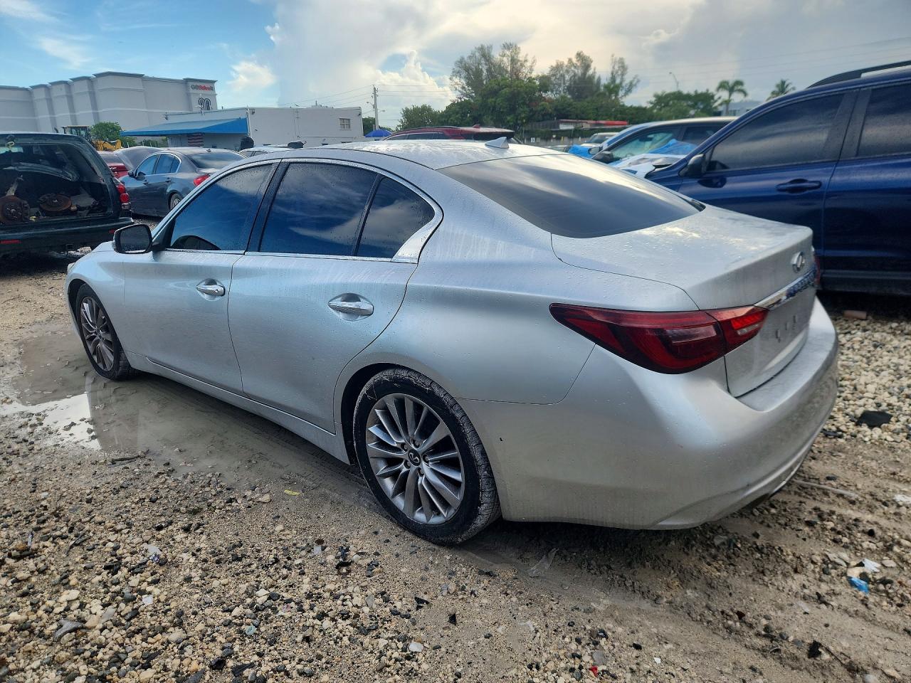 2015 Infiniti Q50 Premium Silver vin: JN1BV7AP0FM344978