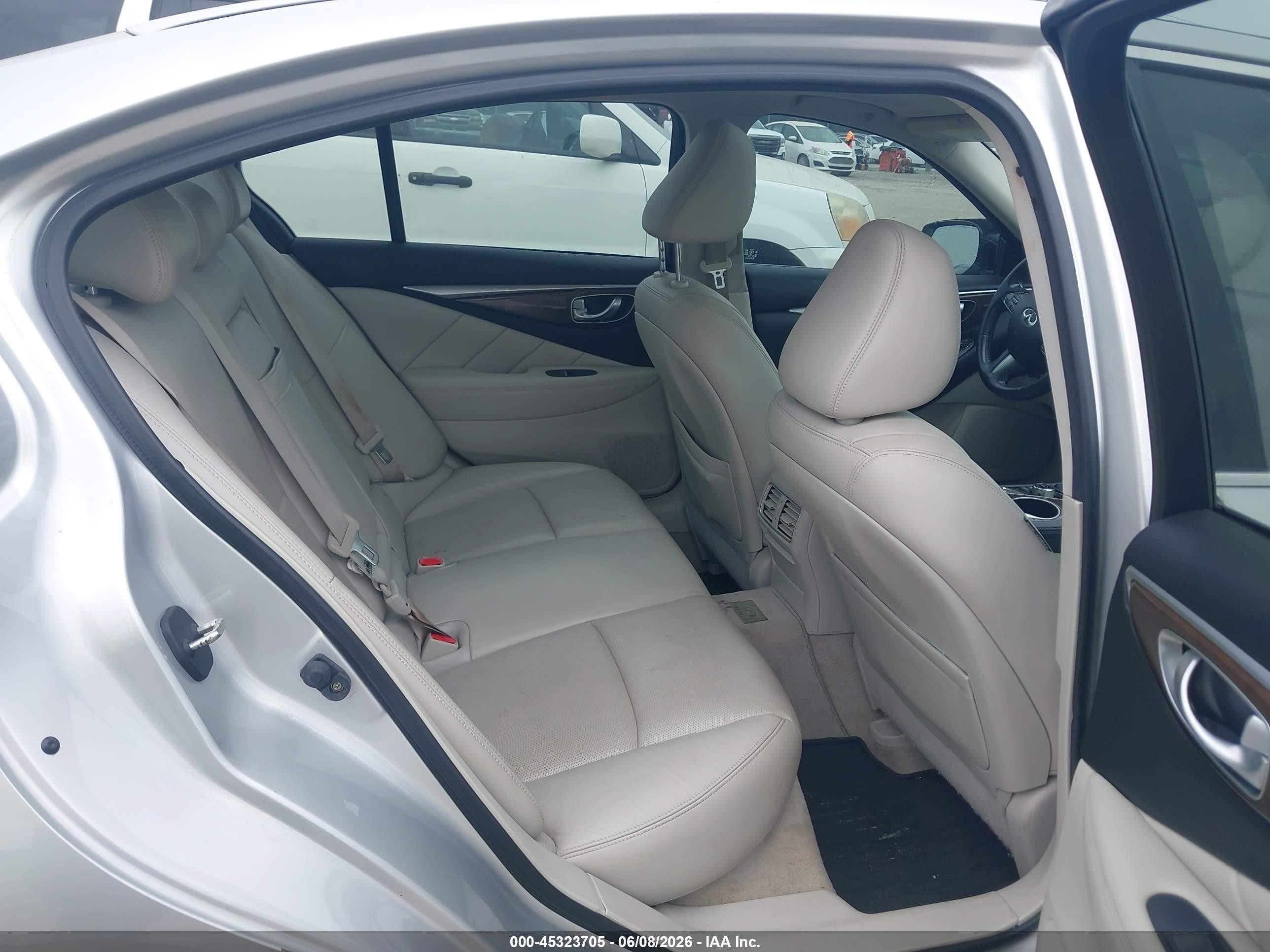 2014 Infiniti Q50 Premium Silver vin: JN1BV7AP1EM685269