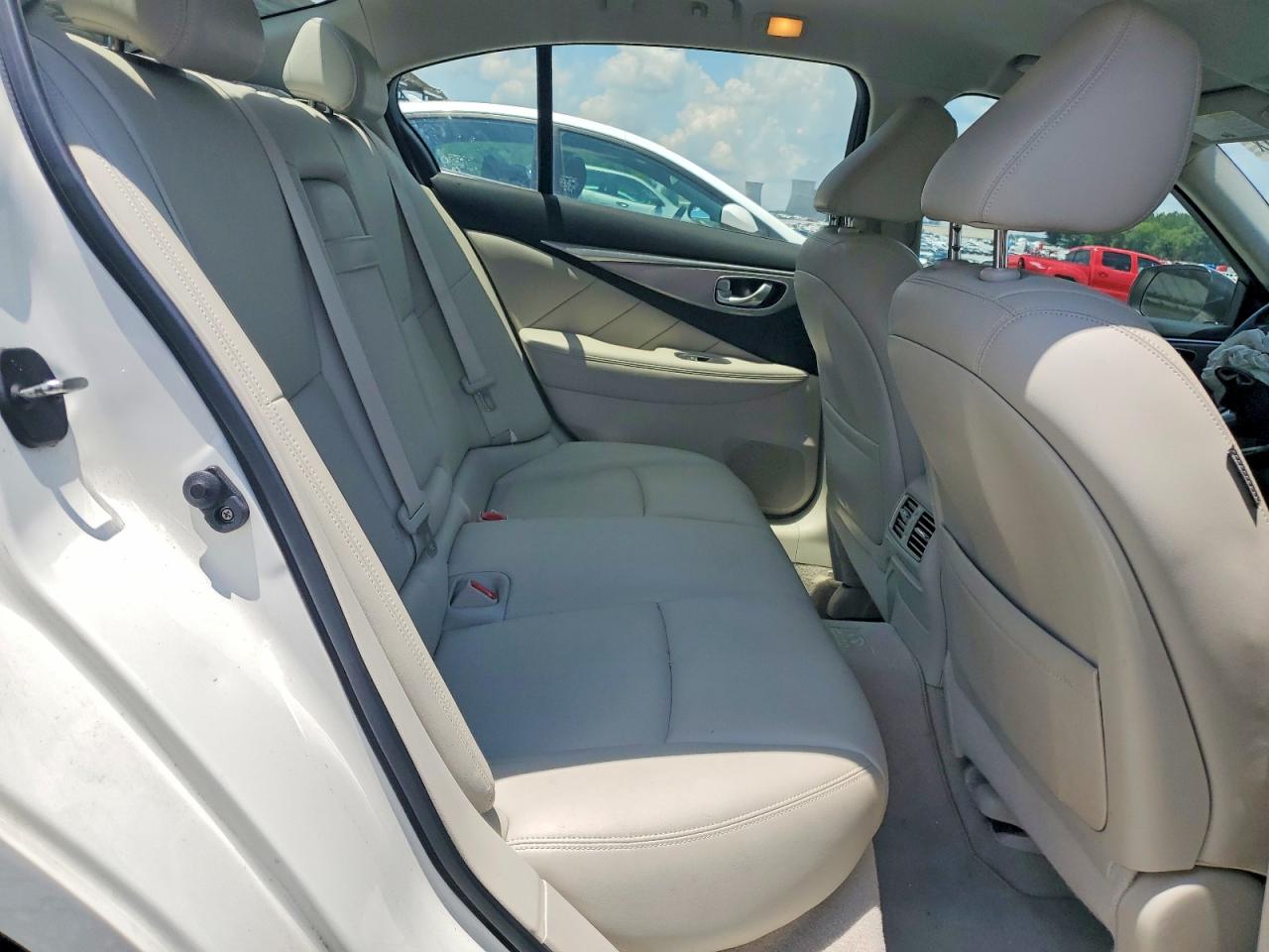 2014 Infiniti Q50 Base White vin: JN1BV7AP1EM688009