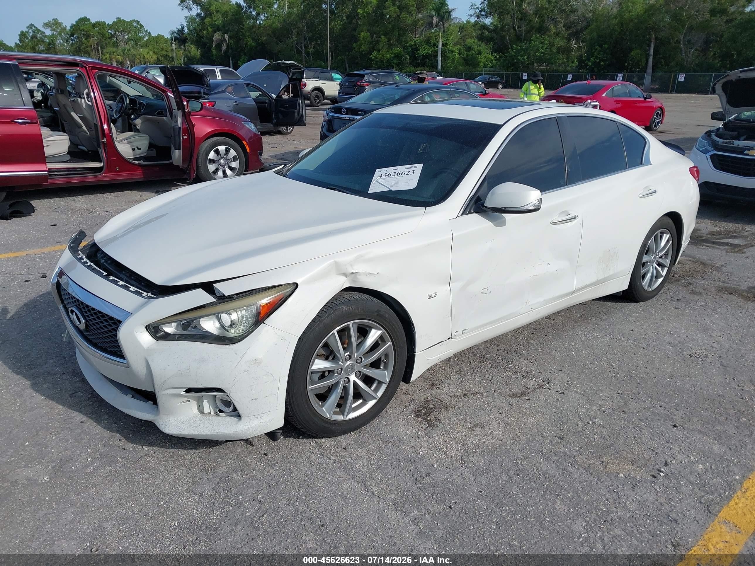 2014 Infiniti Q50 White vin: JN1BV7AP1EM689273
