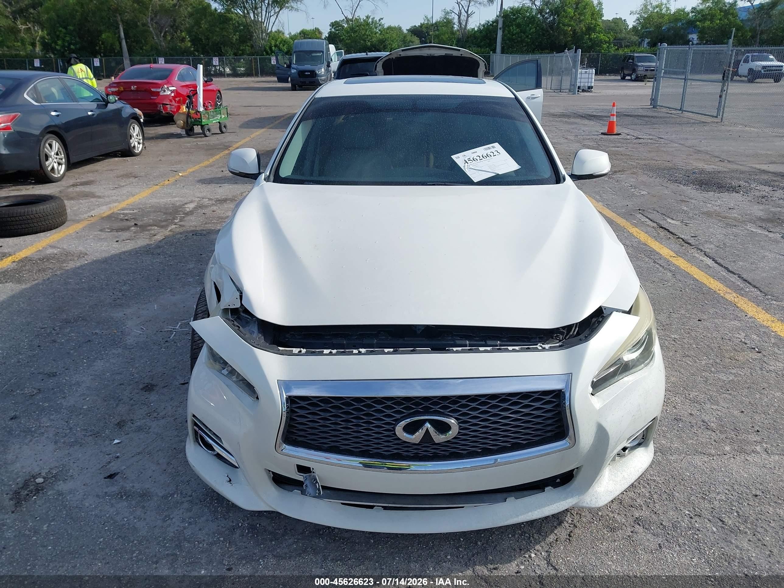 2014 Infiniti Q50 White vin: JN1BV7AP1EM689273