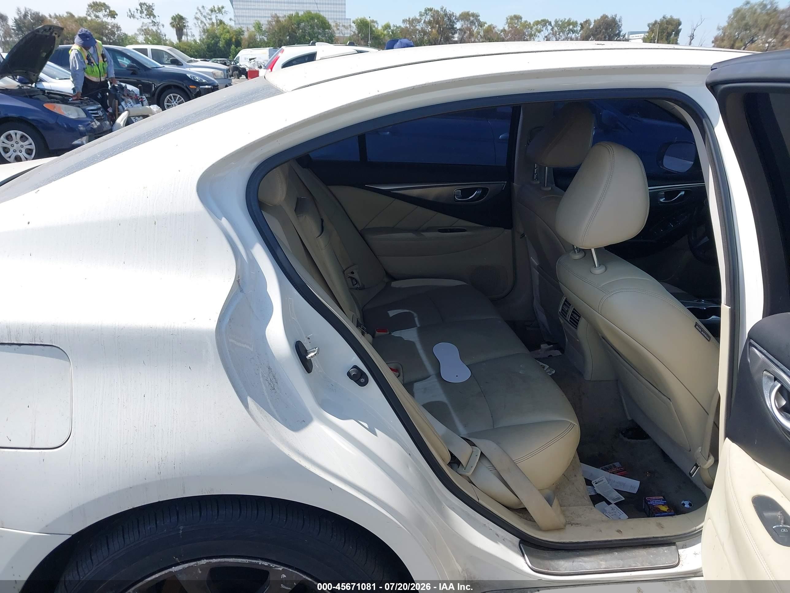 2015 Infiniti Q50 Premium White vin: JN1BV7AP1FM338932