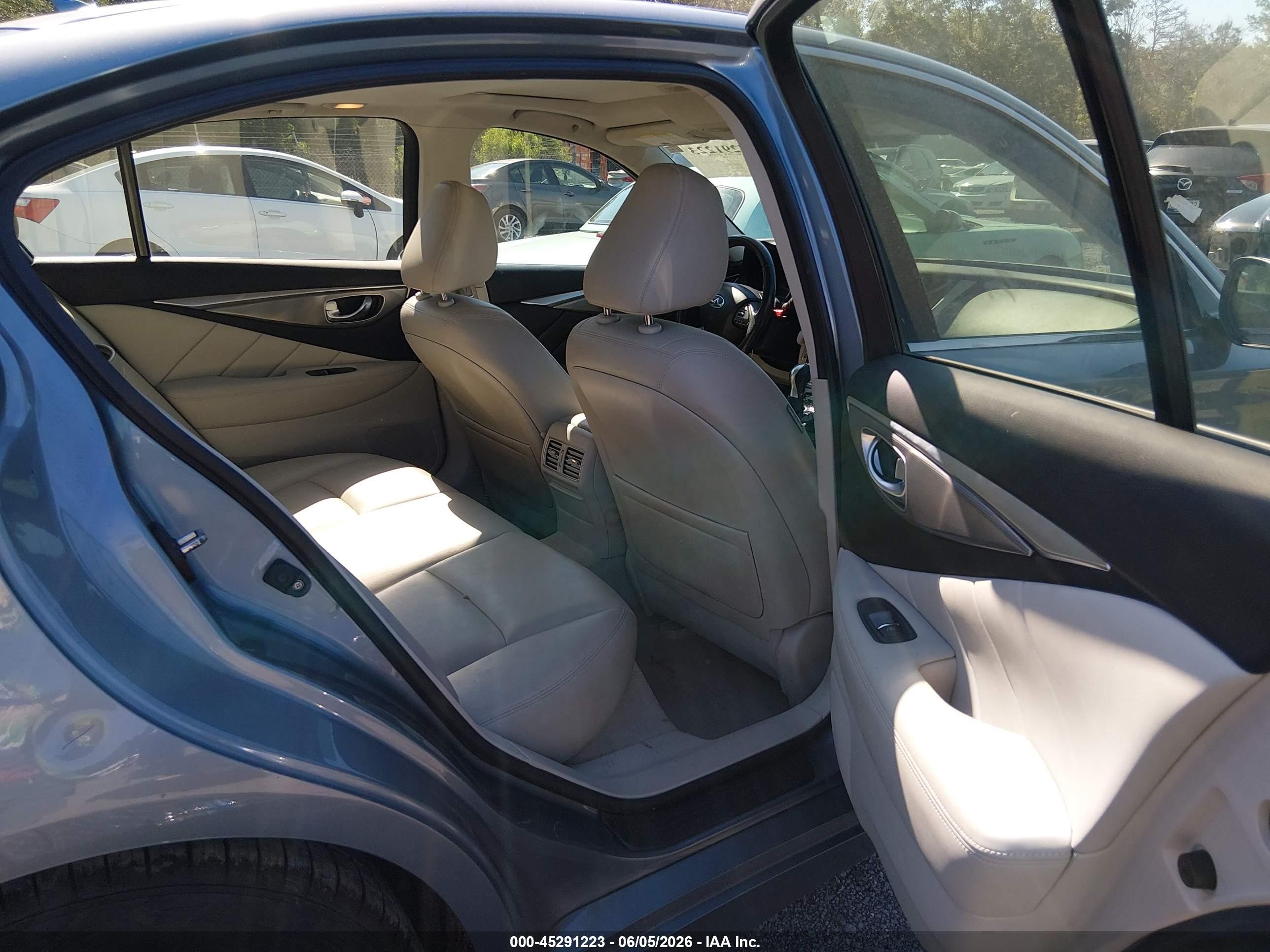2015 Infiniti Q50 Premium Silver vin: JN1BV7AP1FM354015