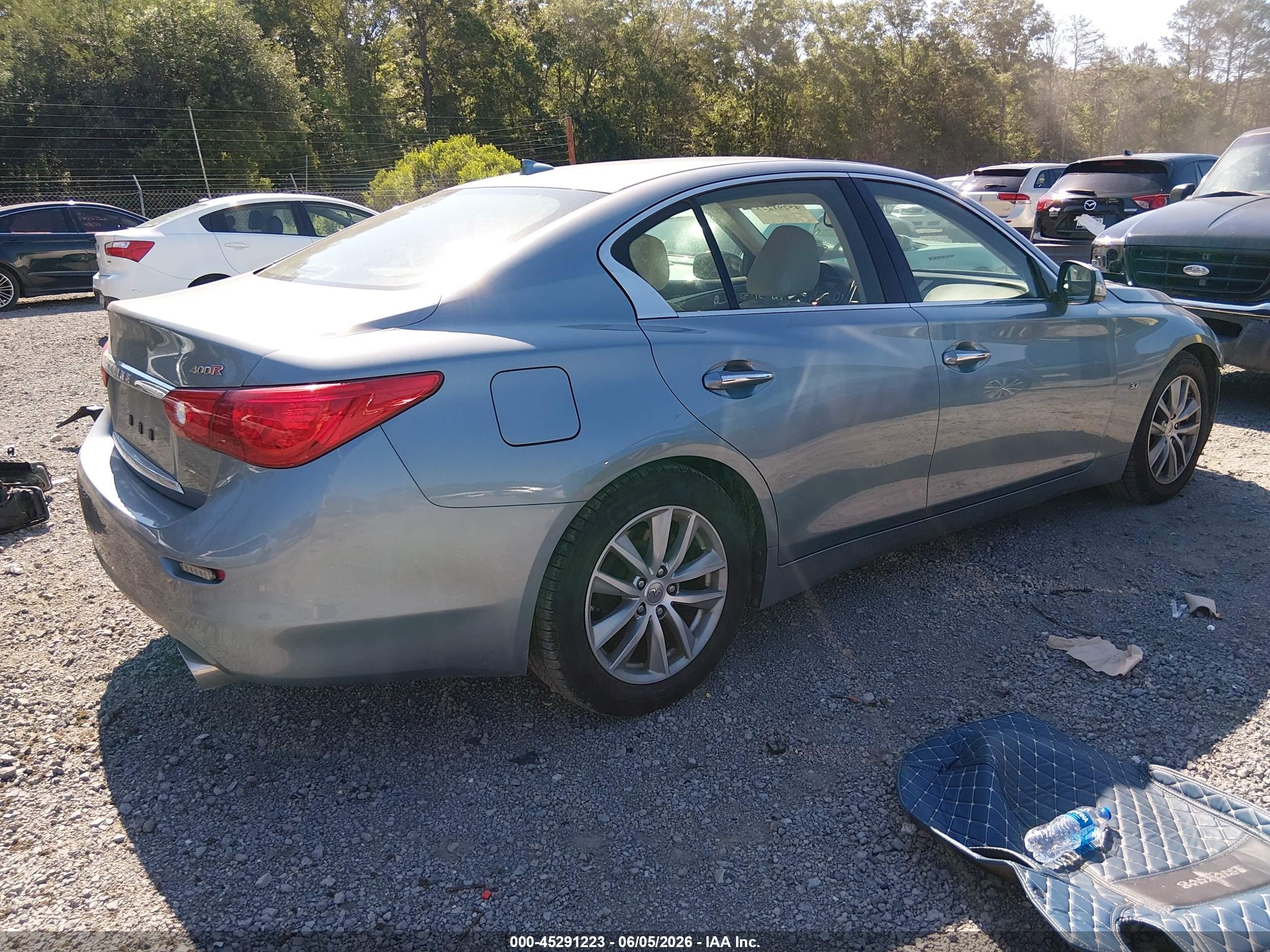 2015 Infiniti Q50 Premium Silver vin: JN1BV7AP1FM354015