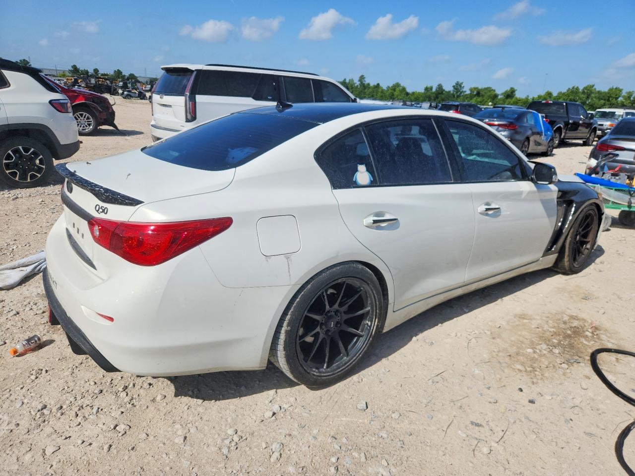2015 Infiniti Q50 Base White vin: JN1BV7AP1FM355519