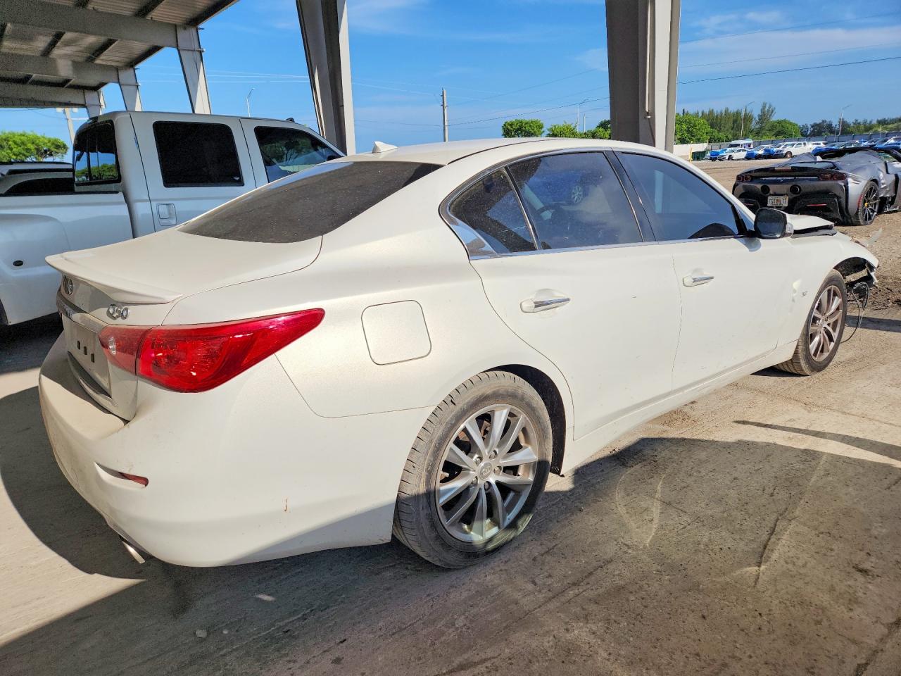 2015 Infiniti Q50 Base White vin: JN1BV7AP1FM356329