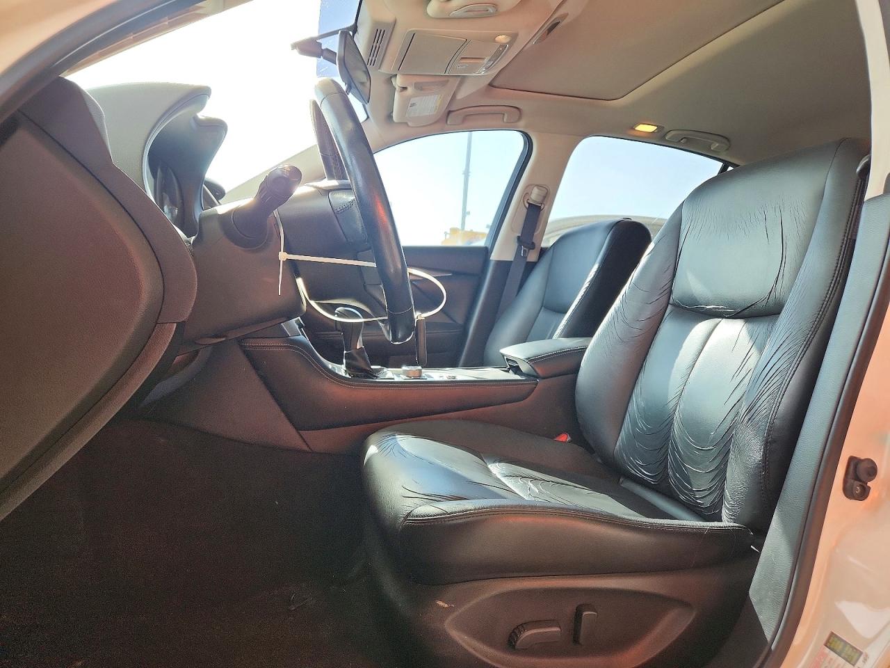 2015 Infiniti Q50 Base White vin: JN1BV7AP1FM356329