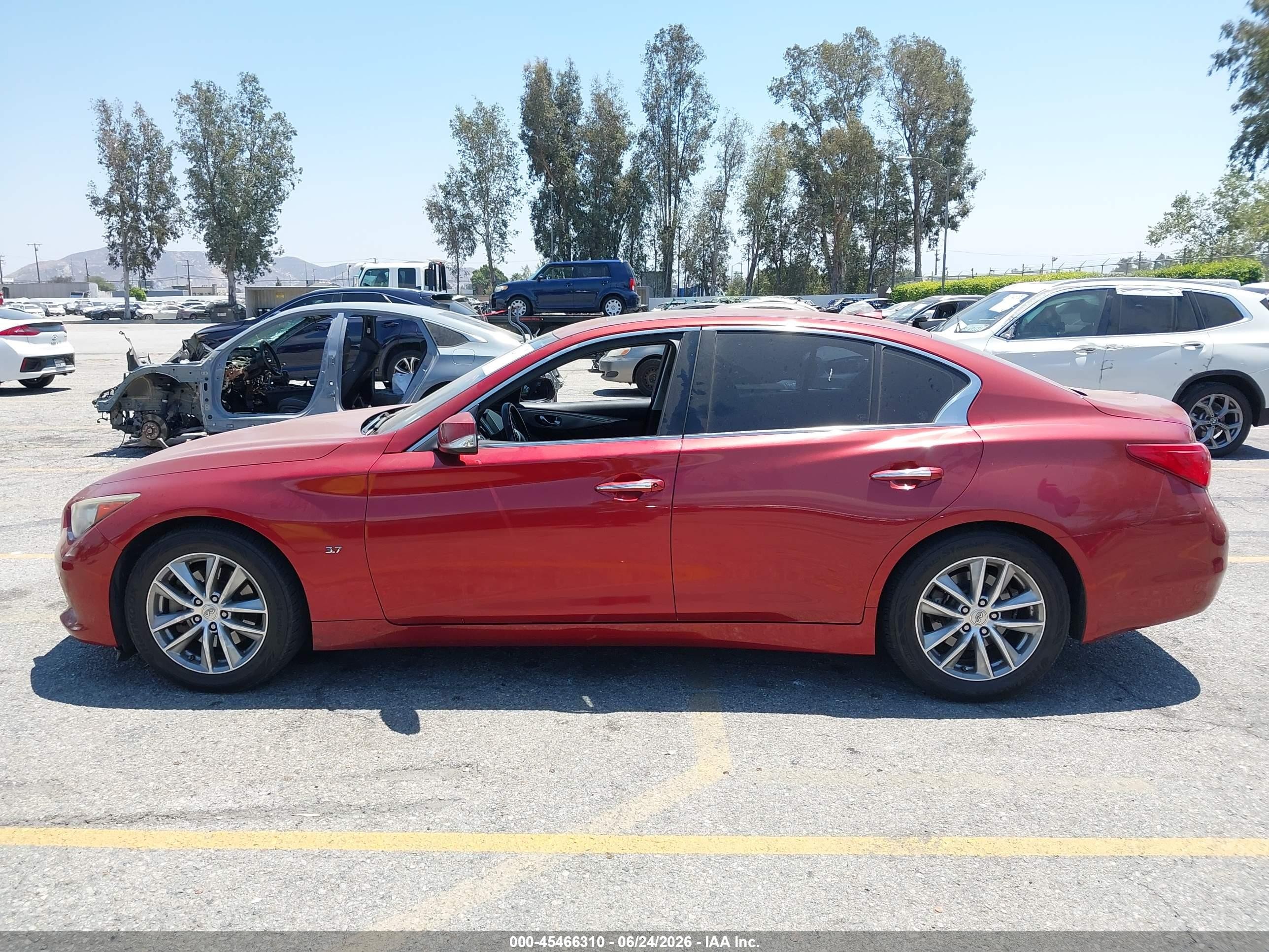 2014 Infiniti Q50 Premium Red vin: JN1BV7AP2EM671574