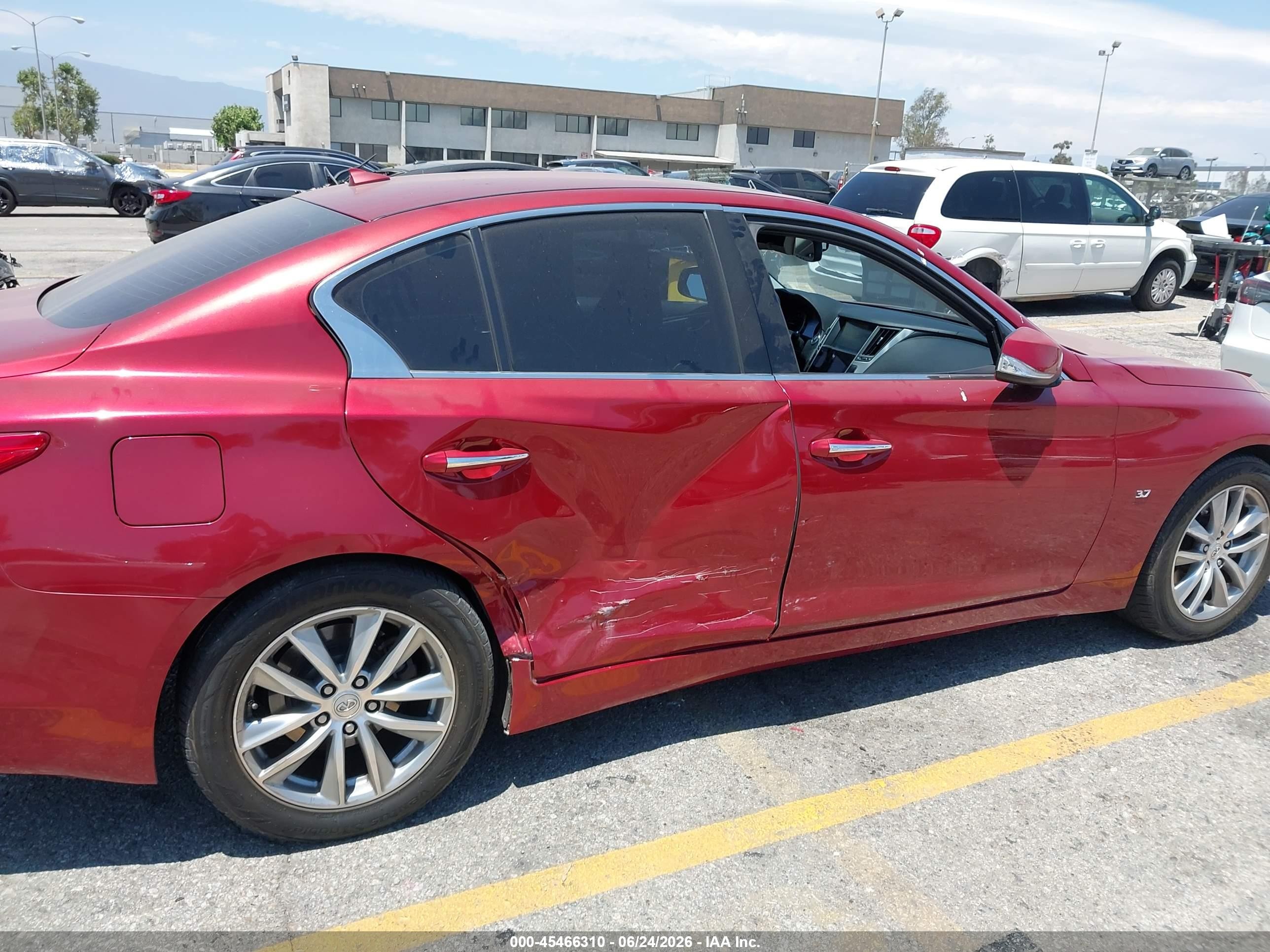 2014 Infiniti Q50 Premium Red vin: JN1BV7AP2EM671574