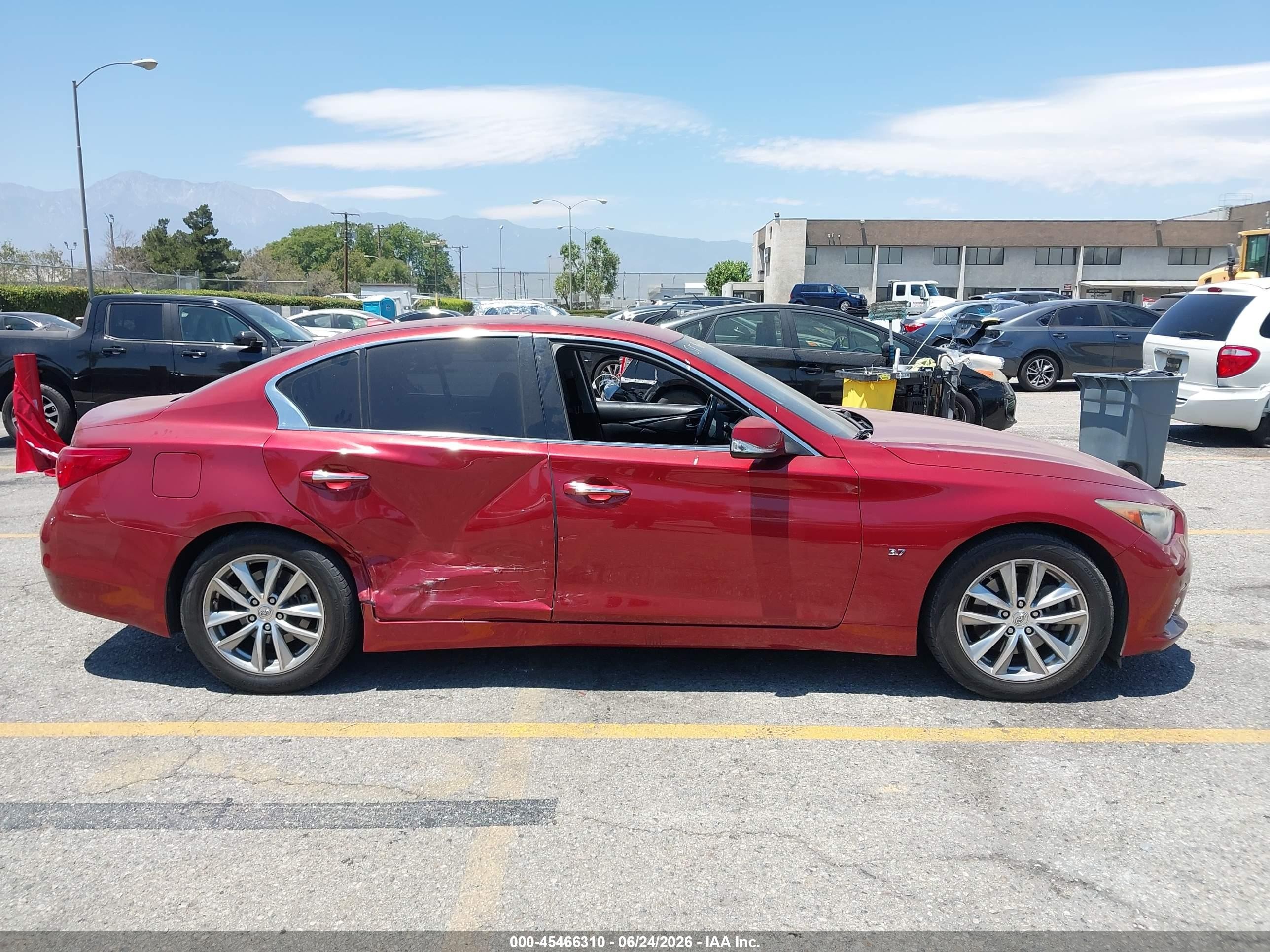 2014 Infiniti Q50 Premium Red vin: JN1BV7AP2EM671574