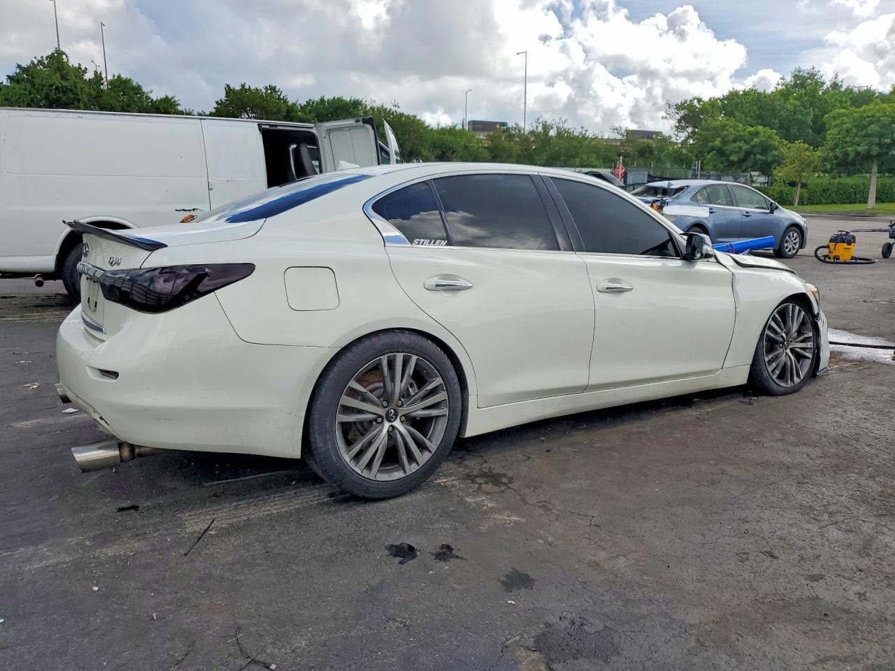 2014 Infiniti Q50 Base White vin: JN1BV7AP2EM671929